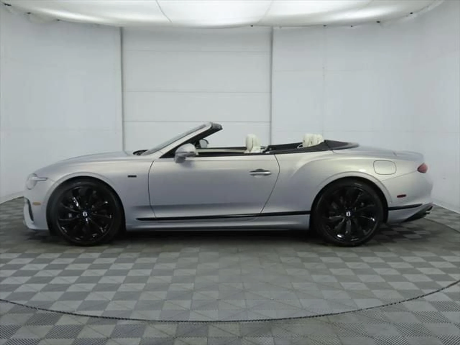 mph007_2792273741_new_2025_bentley_continental_gtblackeditionconvertible_8119_22910189_8_640_bb786658b9