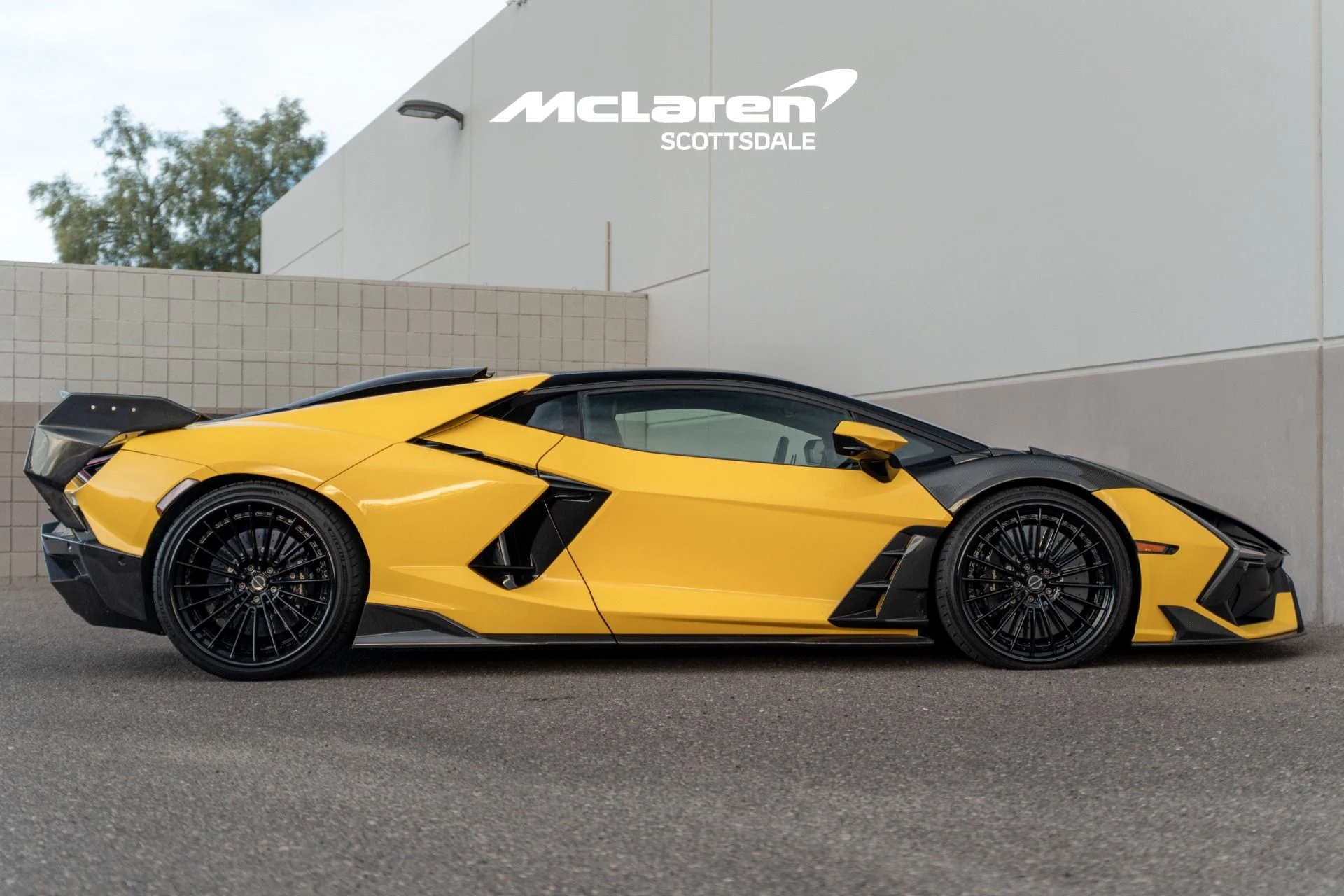 mph007_2798208297_Used_2024_LAMBORGHINI_REVUELTO_1769478324_82c8ee5b71