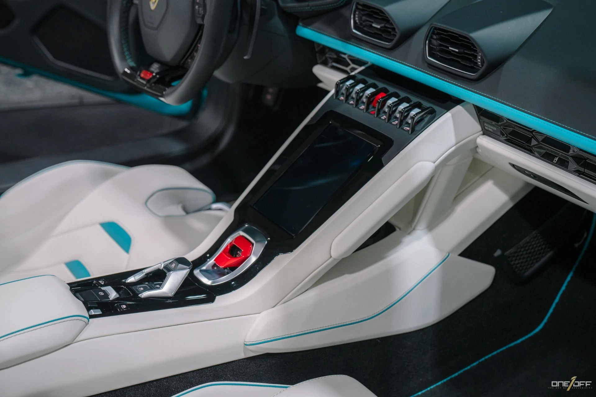 mph007_2798808254_Used_2021_Lamborghini_Huracan_EVO_Spyder_In_Blu_Glauco_w_White_Interior_1756349683_a9b37fd637