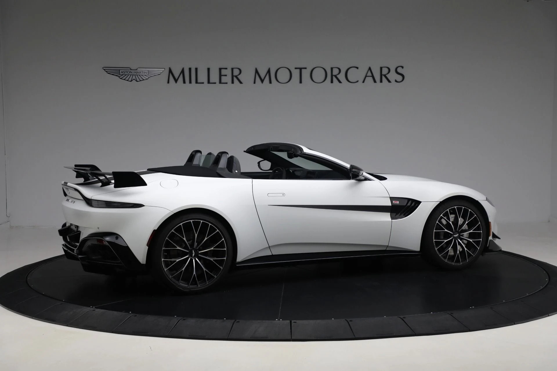 mph007_2800965398_Used_2022_Aston_Martin_Vantage_F1_Edition_49c4b655a8
