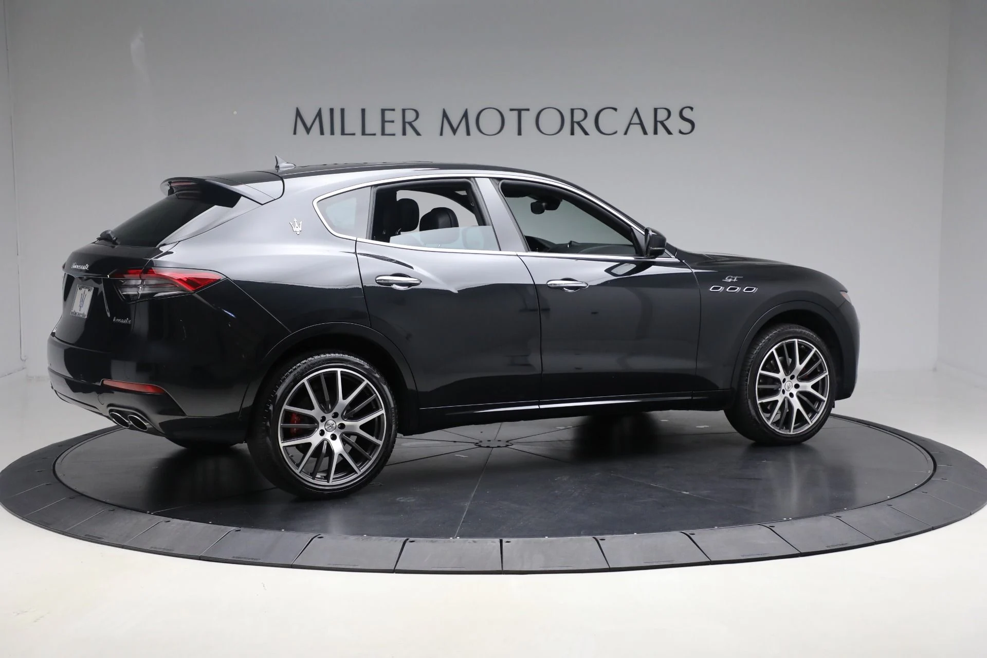 mph007_2802197356_Used_2022_Maserati_Levante_GT_1762792988_009e014008