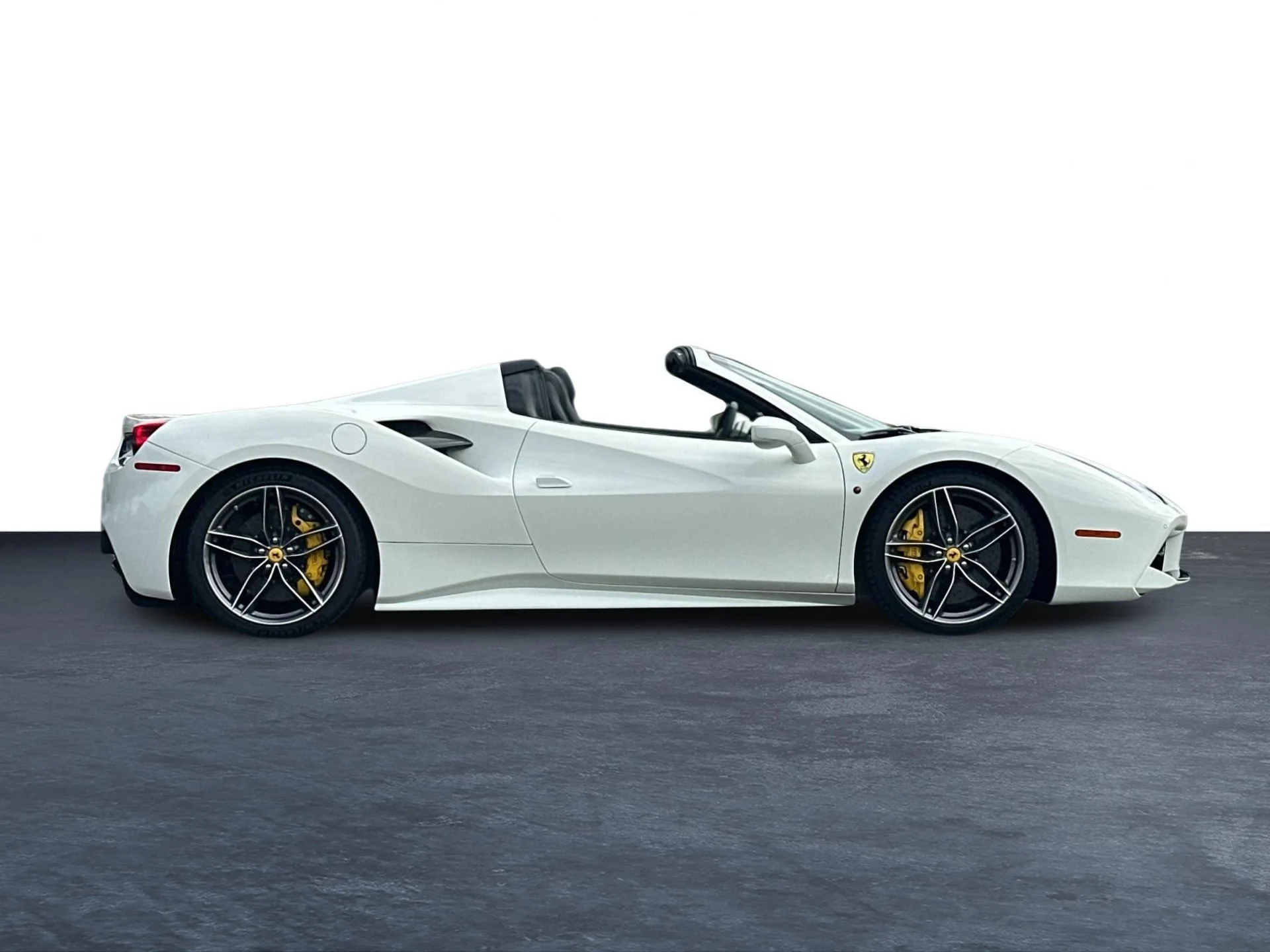 mph007_2805786313_Used_2018_Ferrari_488_Spider_1776240641_34448f974e