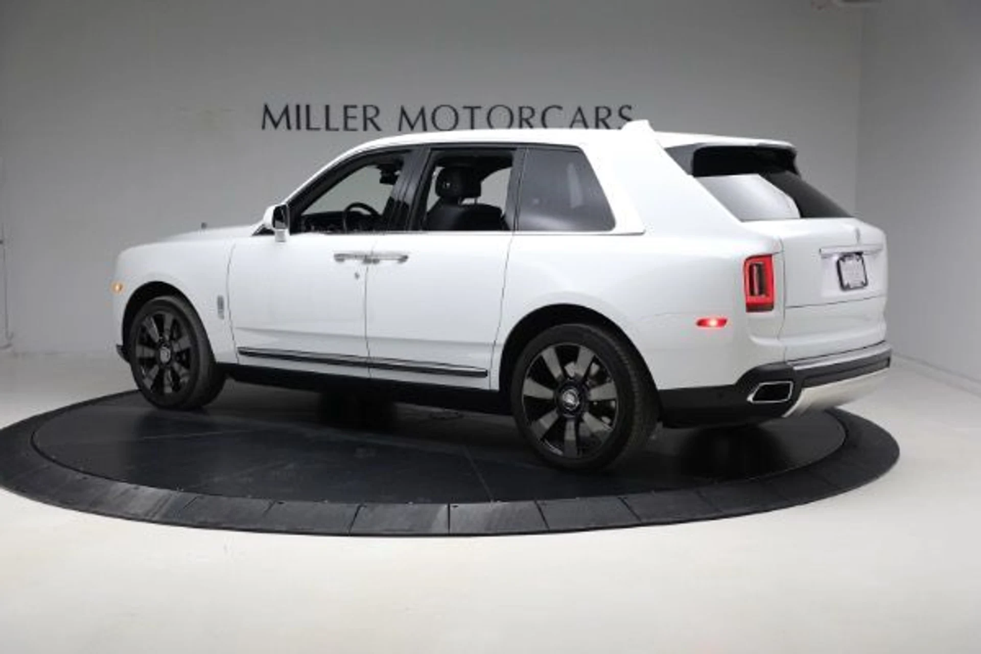 mph007_2817103672_Used_2022_Rolls_Royce_Cullinan_a619c15e21