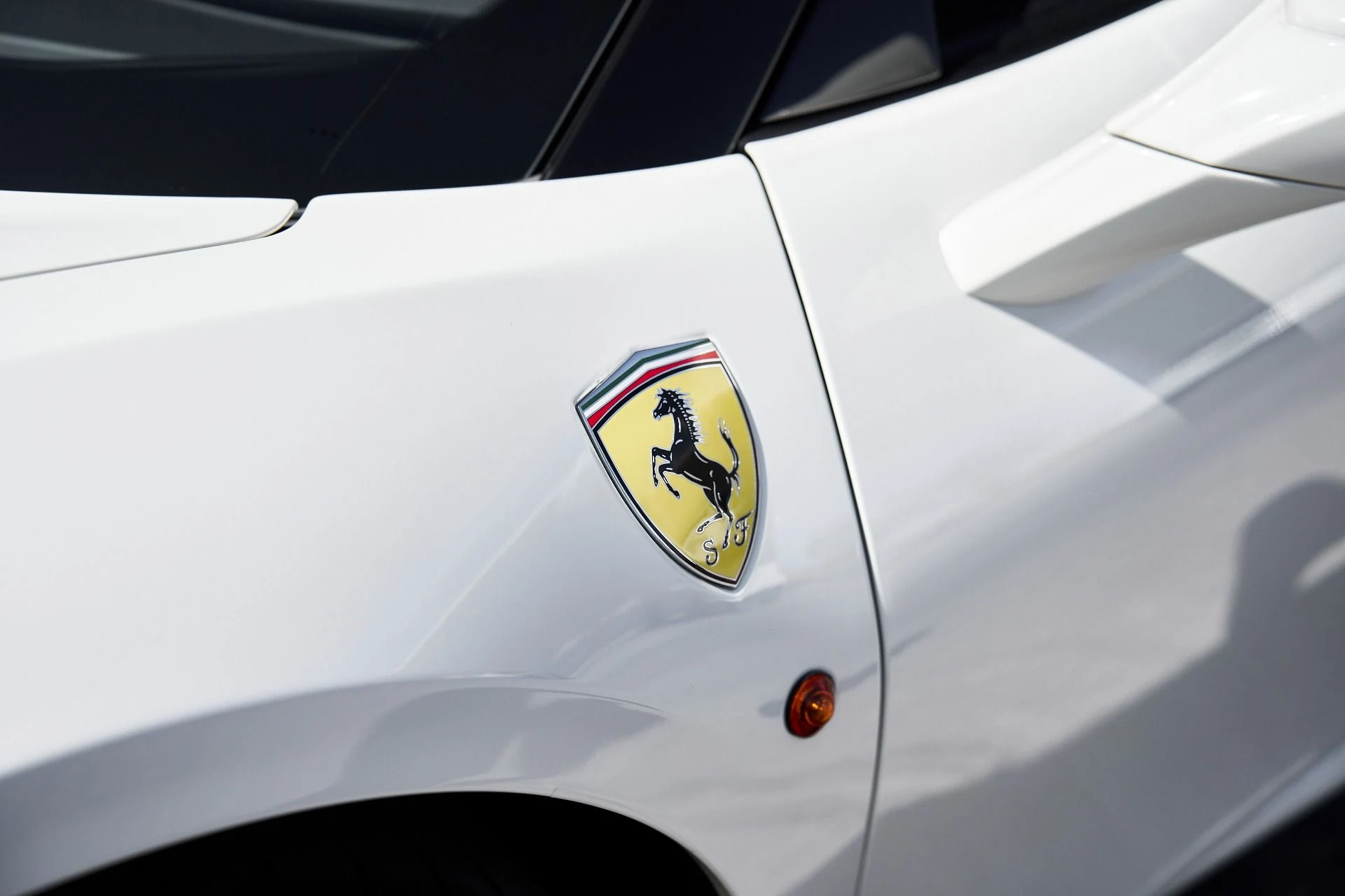 mph007_2820262848_Used_2019_Ferrari_488_Spider_Base_1748546084_9d76ee82b5