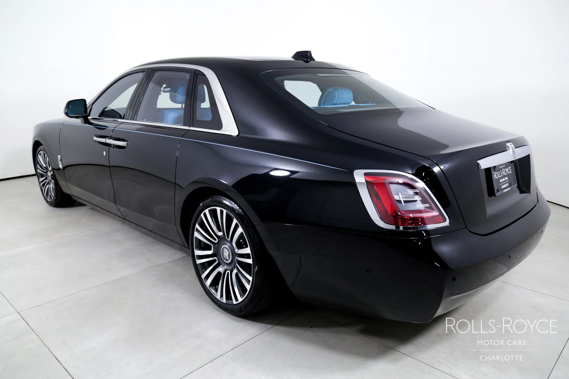 mph007_28229330_Used_2024_Rolls_Royce_Ghost_1747773280_7b38e8f106