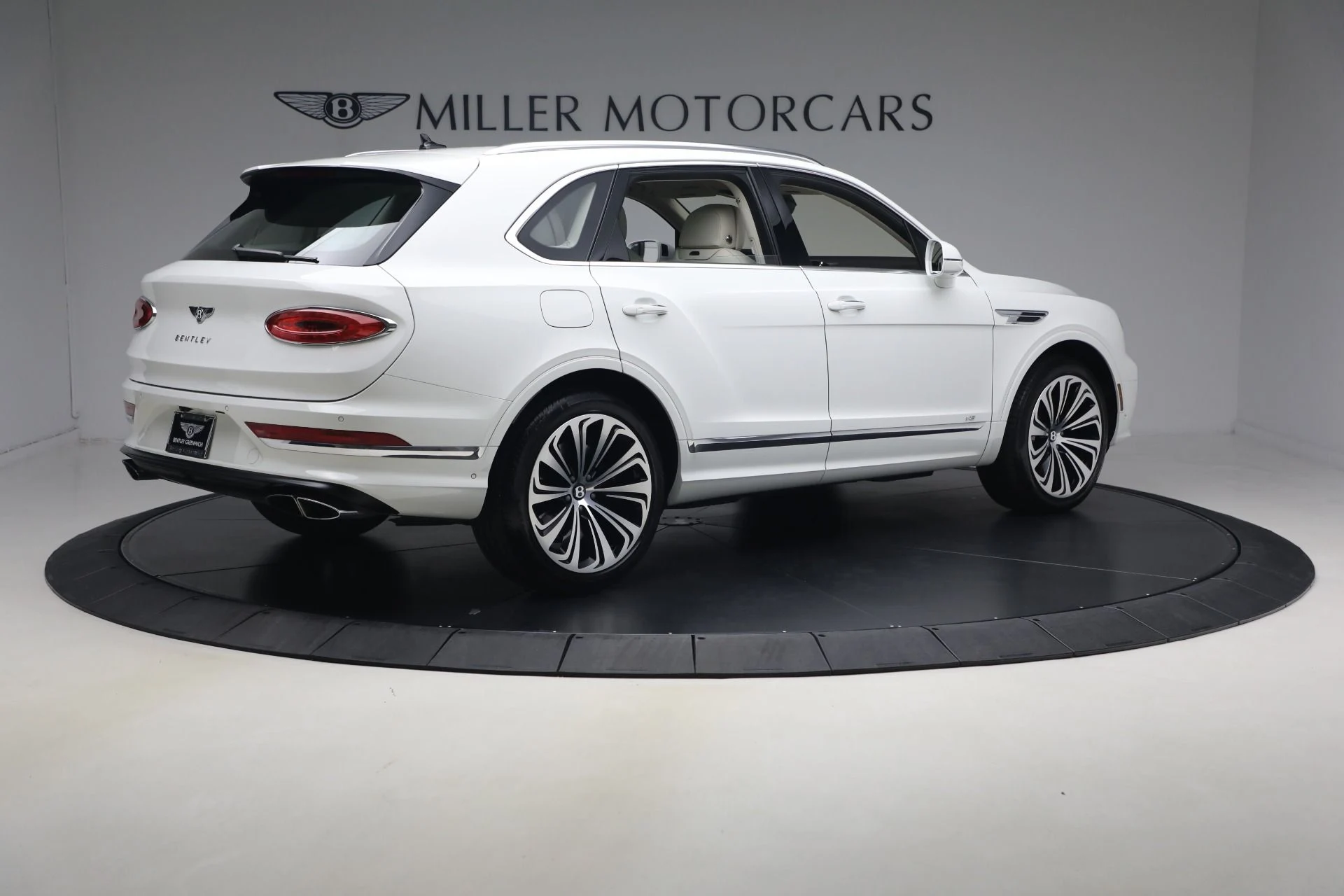 mph007_2827543804_Used_2022_Bentley_Bentayga_V8_1777753010_d4f93d3f89