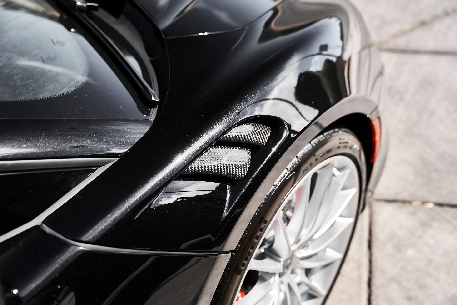 mph007_2835299415_Used_2024_Mc_Laren_Artura_1774742171_17b0bb0d66