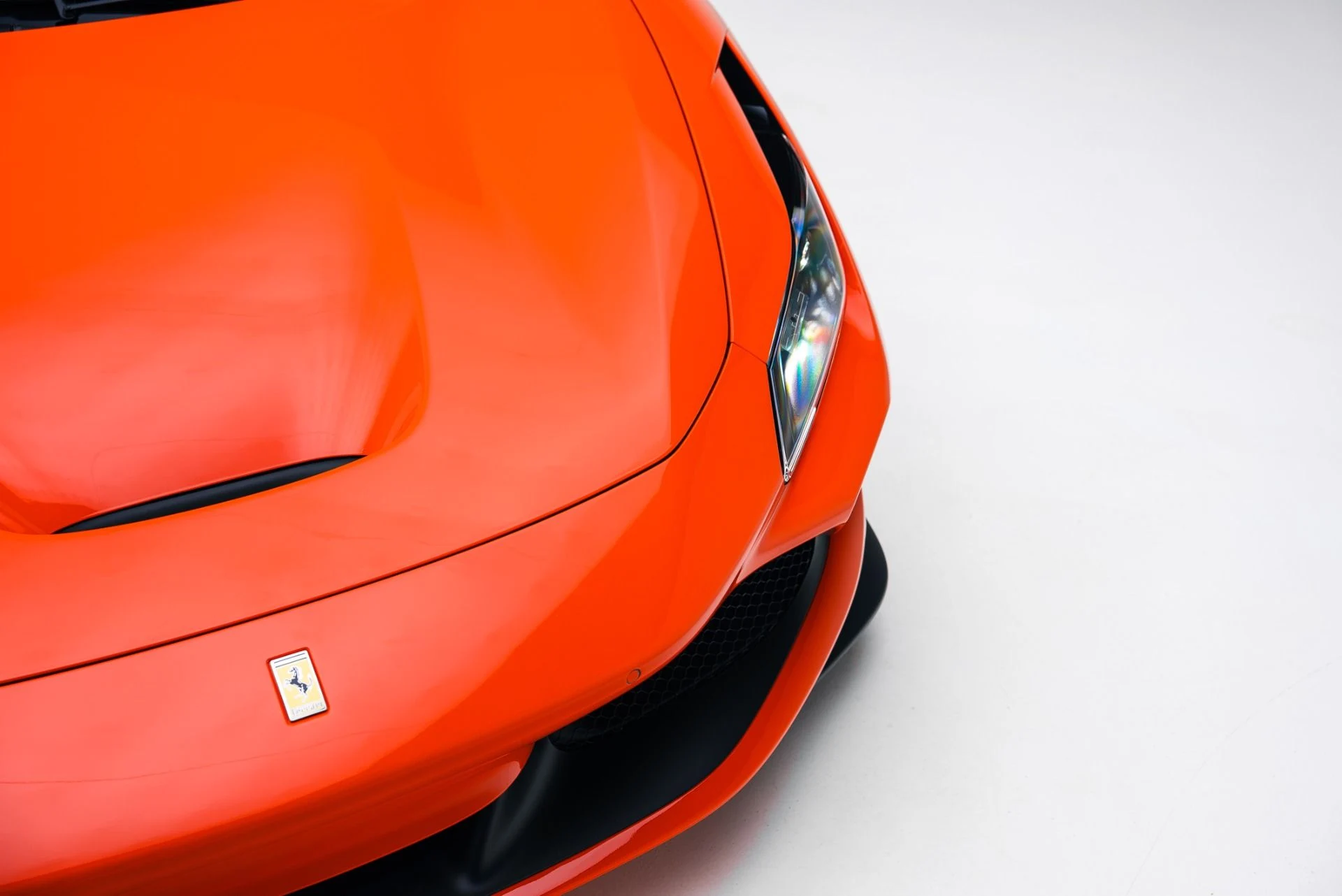 mph007_2836122418_Used_2022_Ferrari_F8_Spider_1766089321_b354062108