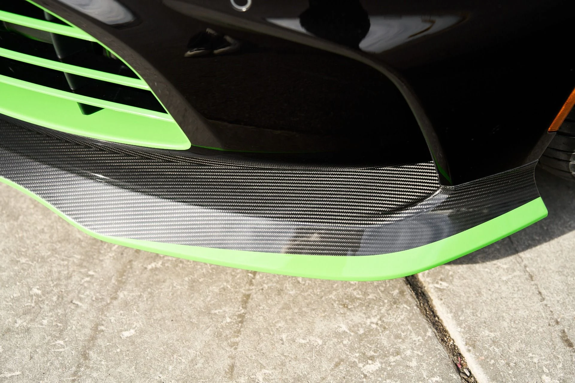 mph007_2840445747_Used_2023_Aston_Martin_Vantage_Base_1762913663_0c1f330679