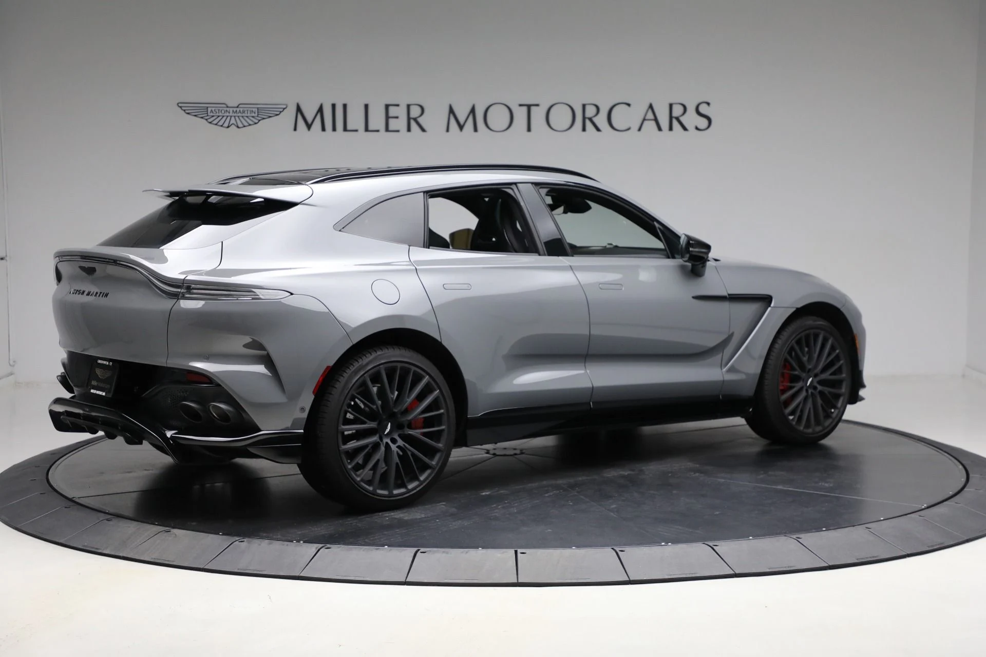 mph007_284339240_New_2025_Aston_Martin_DBX_707_6773bfb89c