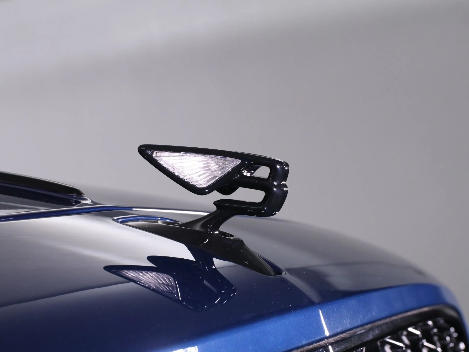 mph007_285612526_New_2025_Aston_Martin_DBX_707_1756801667_aae5196b56