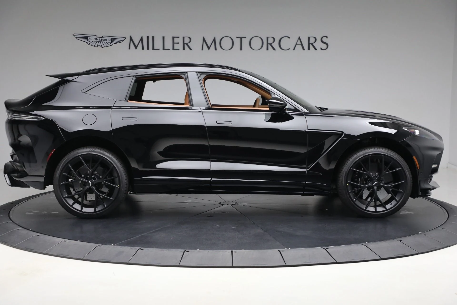 mph007_2868011485_New_2025_Aston_Martin_DBX_707_705905ef21