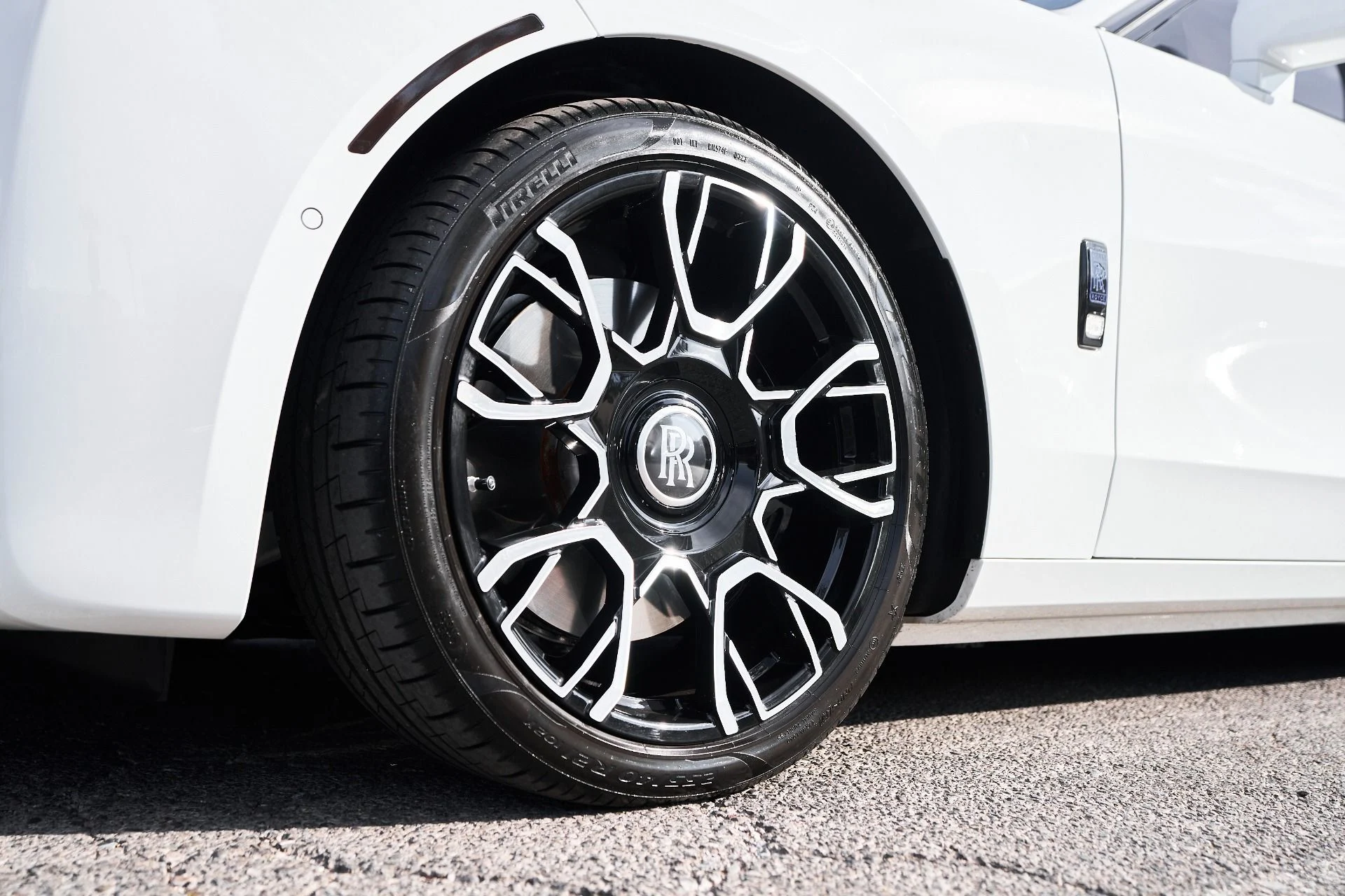 mph007_2873894799_Used_2024_Rolls_Royce_Ghost_Base_1757190813_085e11d9ee