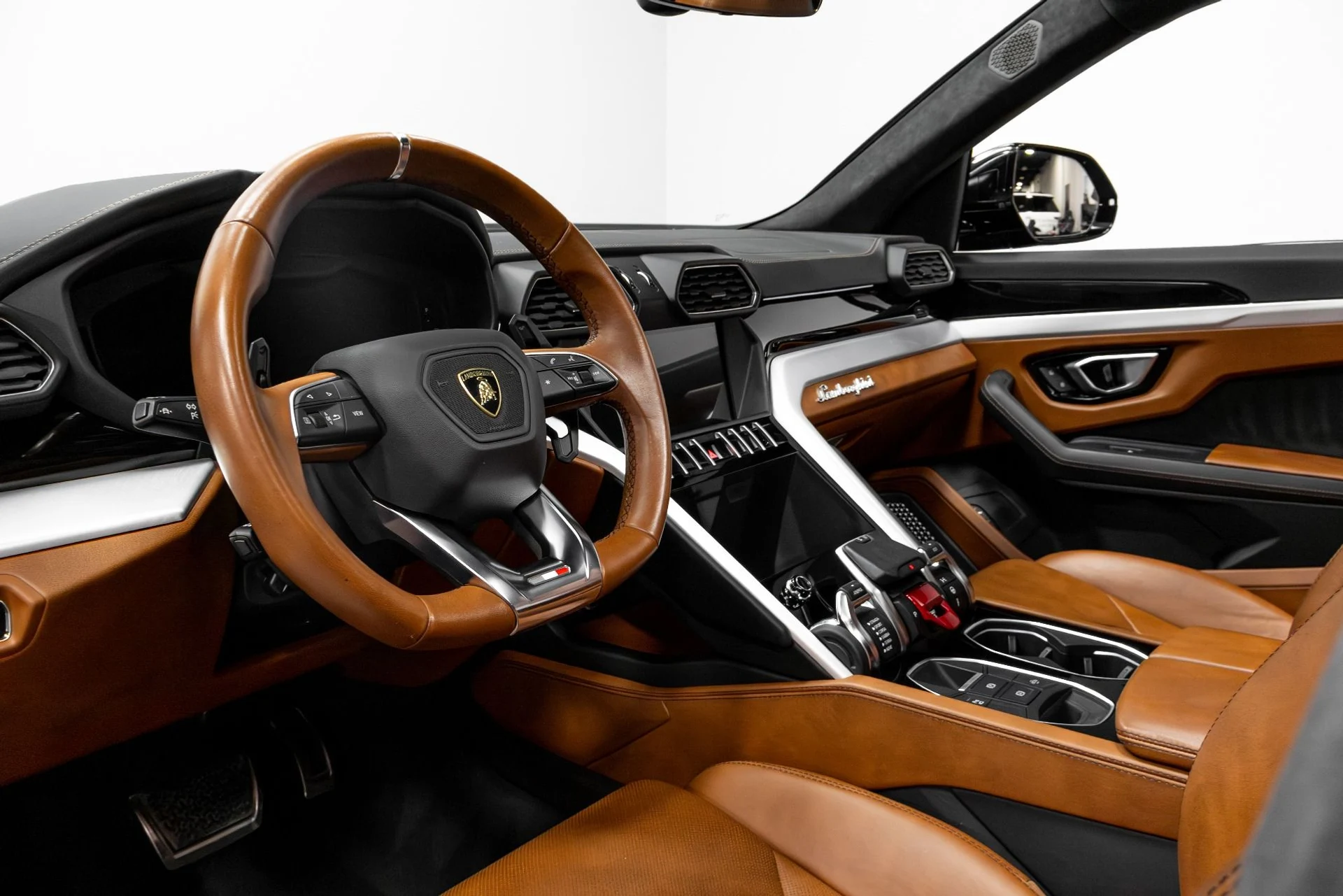 mph007_2875779777_Used_2019_Lamborghini_Urus_1772123275_0a71af96c7