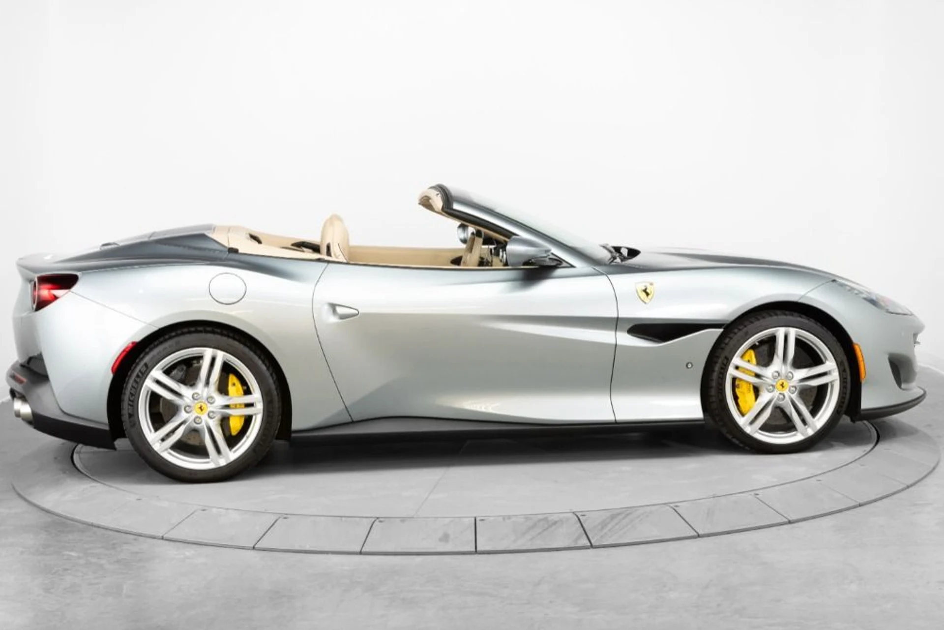 mph007_2878265899_Used_2019_Ferrari_Portofino_e5cf7db4e1