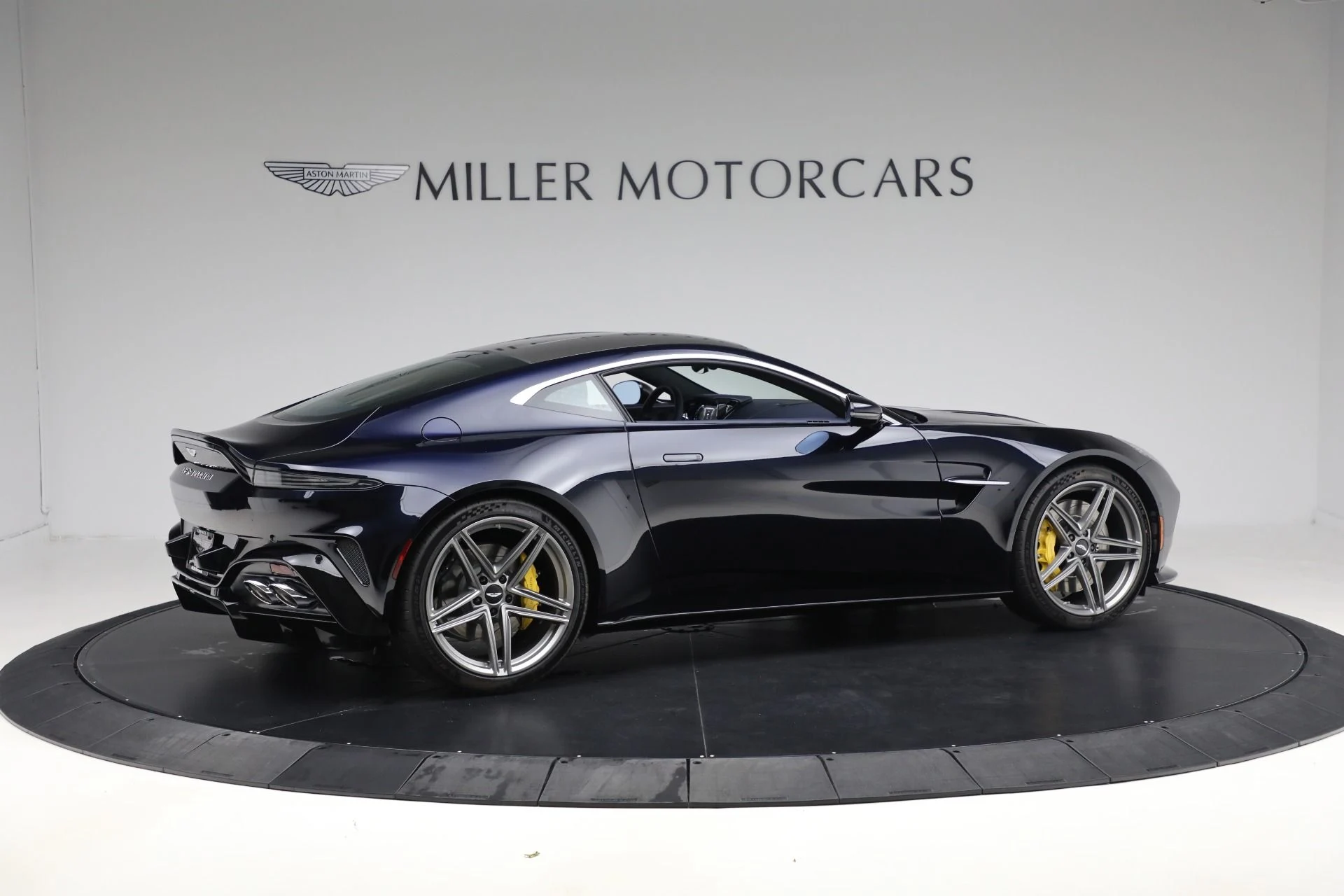 mph007_2890039586_New_2026_Aston_Martin_Vantage_3ed7b4cb8d