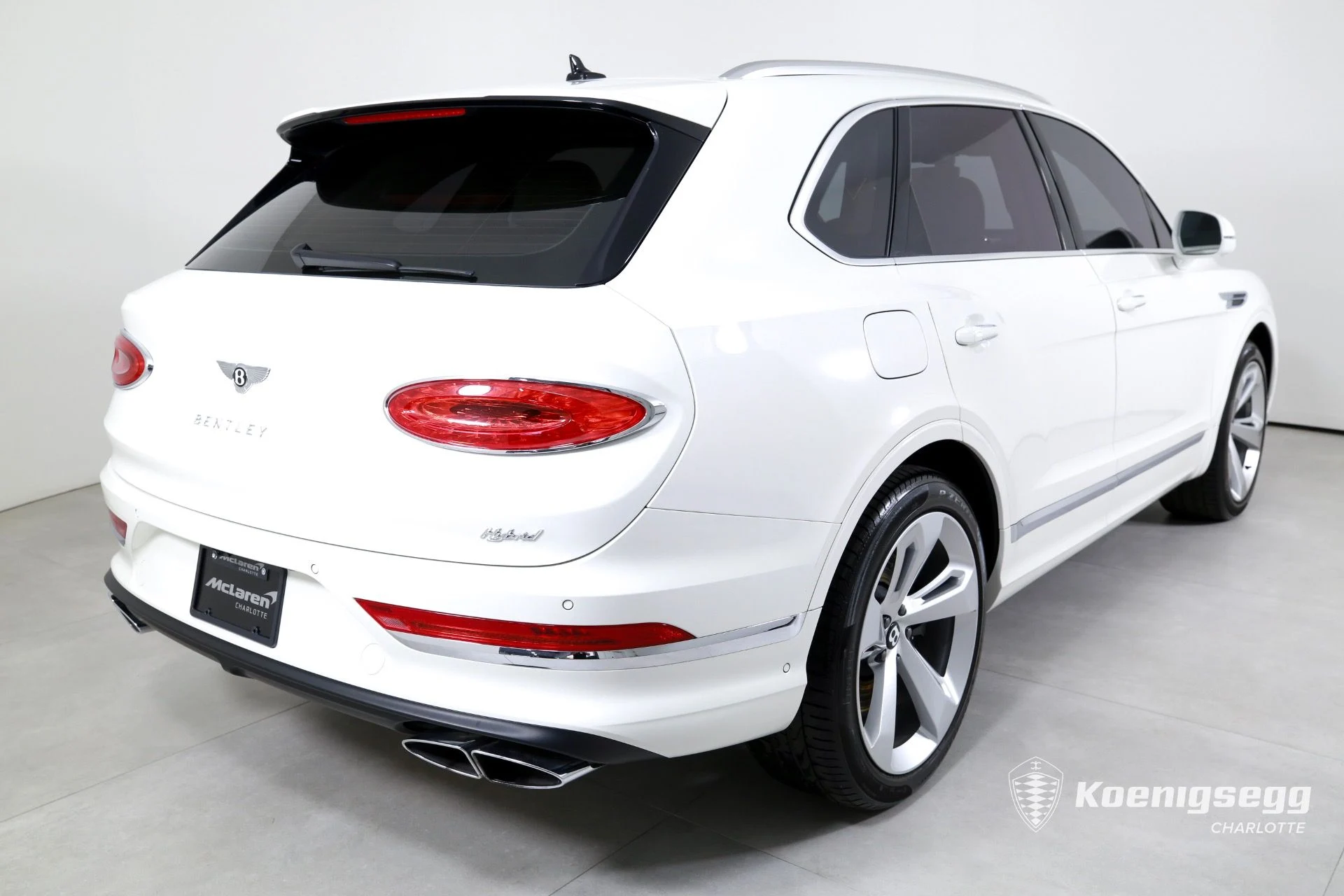 mph007_2894891001_Used_2023_Bentley_Bentayga_Hybrid_1760985662_5d22ececa6