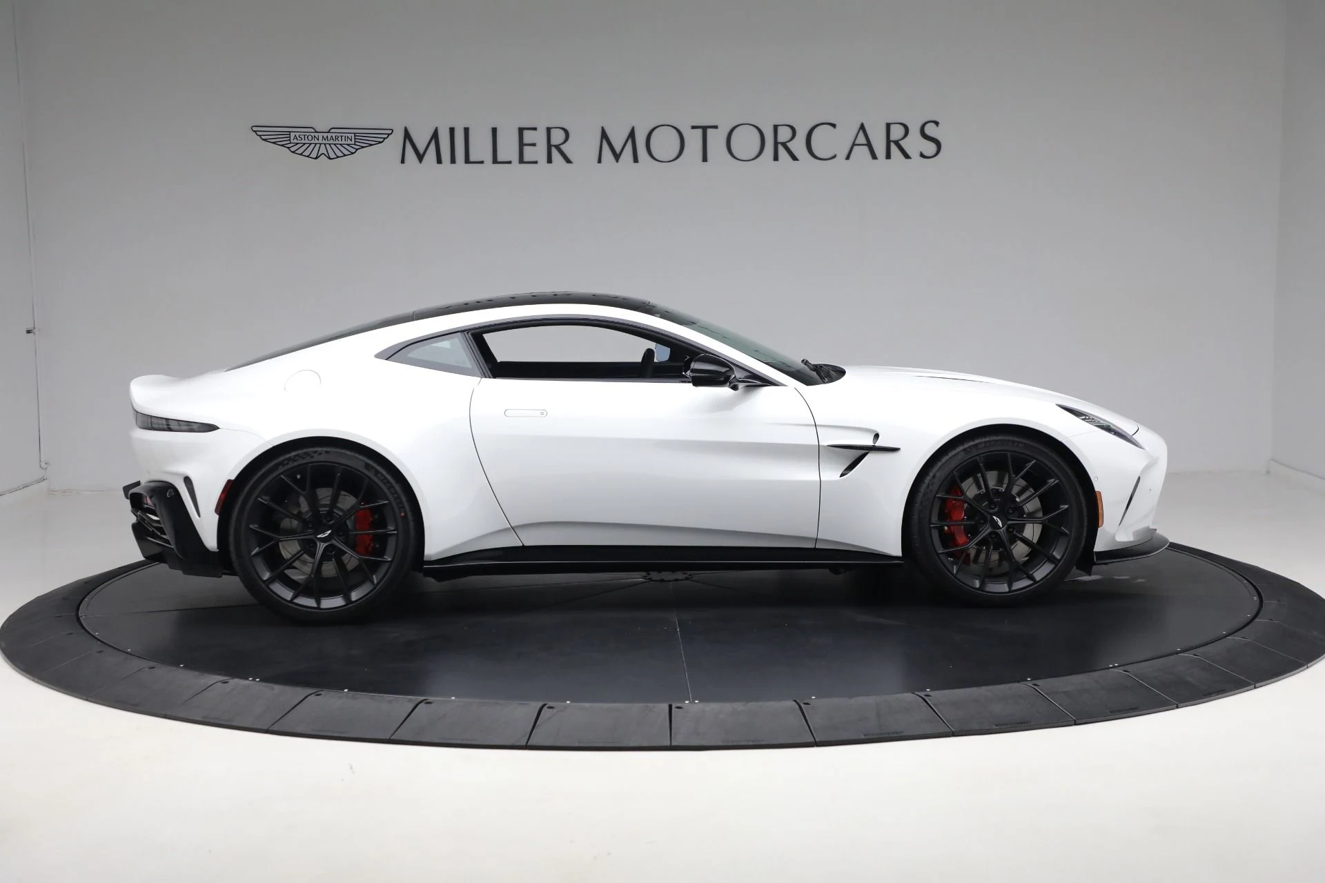 mph007_2898967795_New_2025_Aston_Martin_Vantage_c6fb18d66b