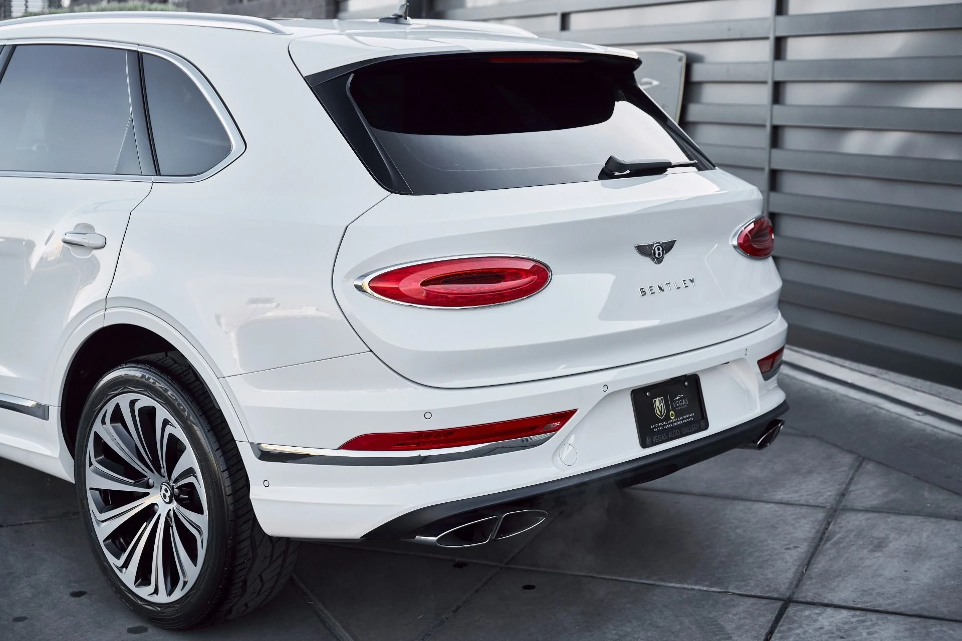 mph007_2905065742_Used_2022_Bentley_Bentayga_V8_1768246087_cf5257a229