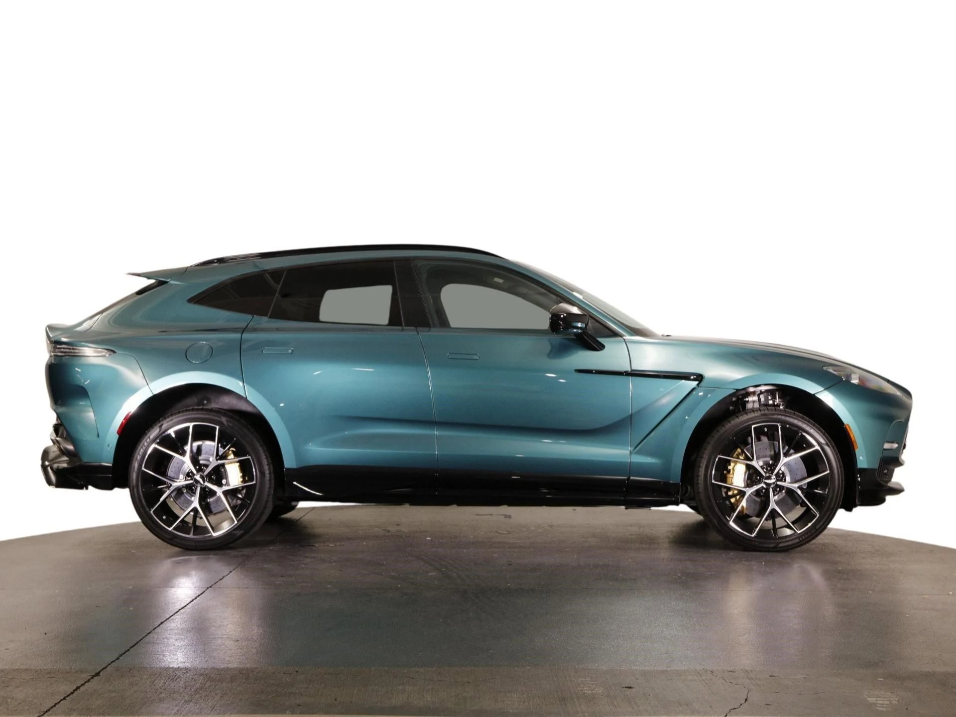 mph007_2916687187_Used_2024_Aston_Martin_DBX_707_1710413868_2418f3685d