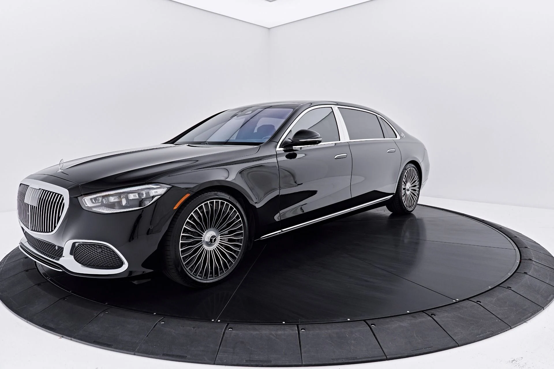 mph007_2917540461_Used_2022_Mercedes_Benz_S_Class_Maybach_S_580_1788570623_a7a8bee5df
