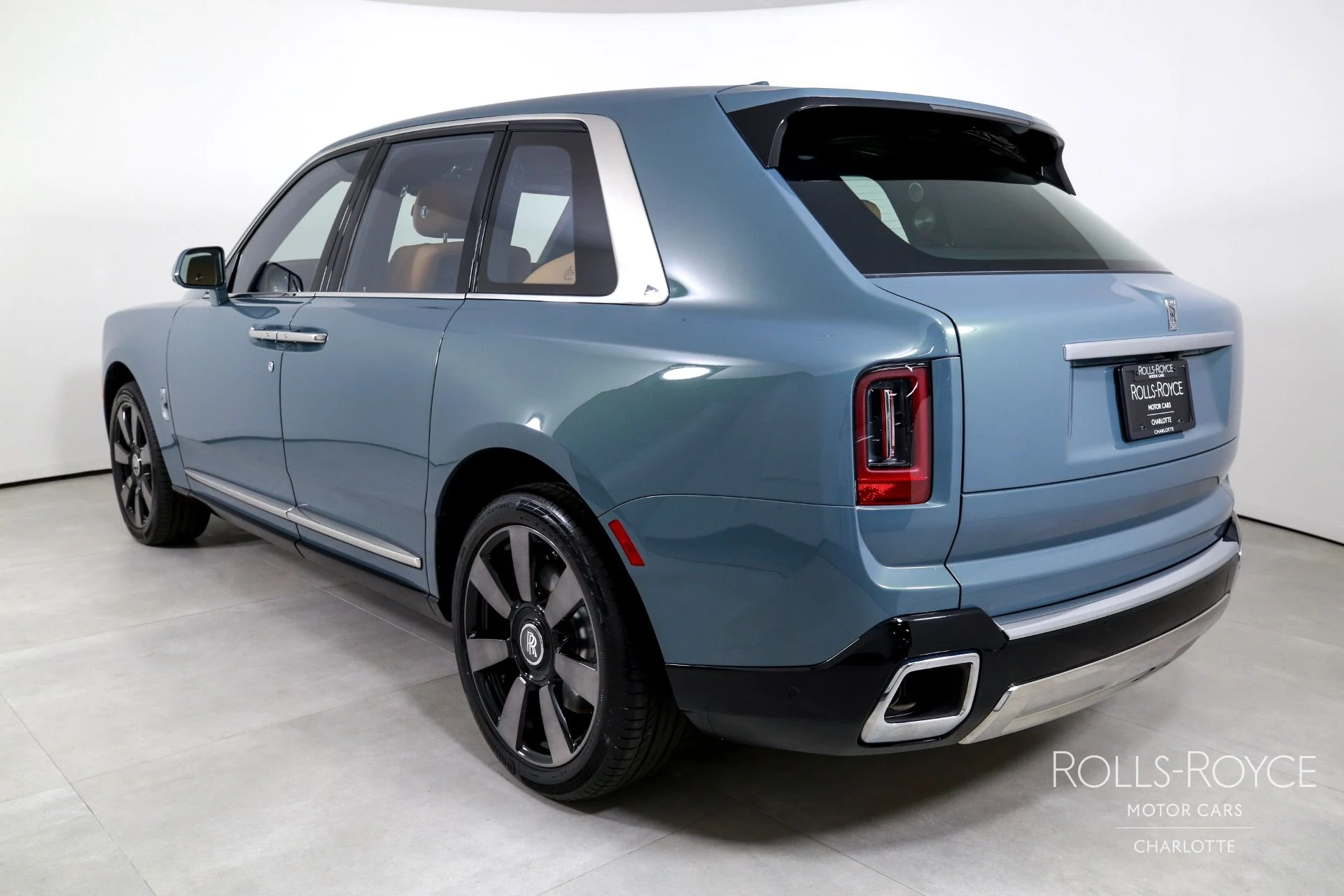 mph007_2918522022_Used_2025_Rolls_Royce_Cullinan_1759510735_b481c5687d