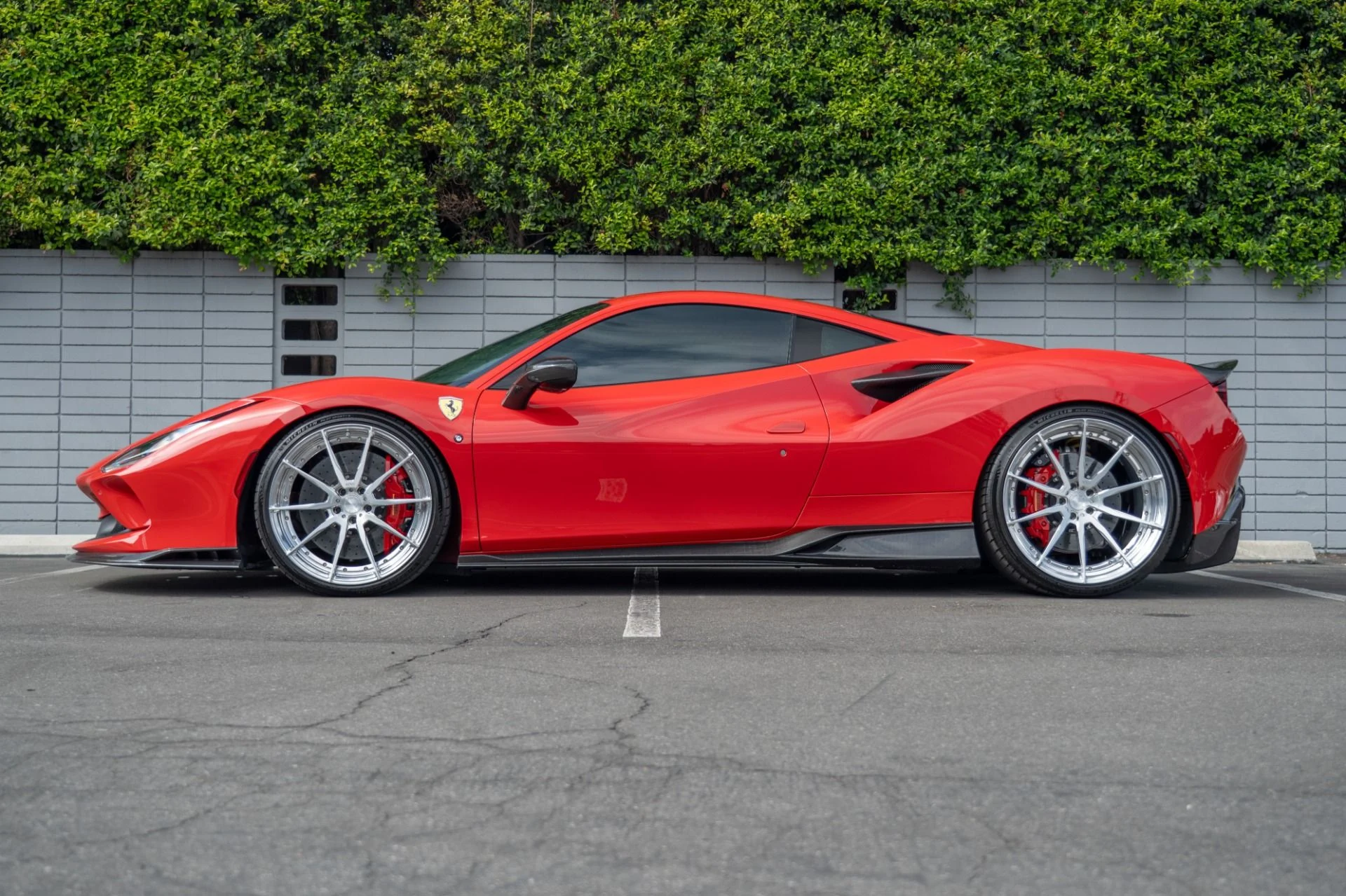 mph007_2933497546_Used_2020_Ferrari_F8_Tributo_1759967569_e22c910a0f