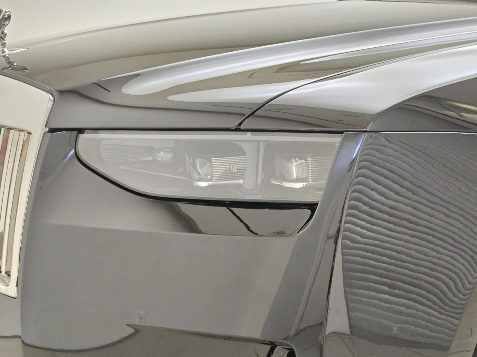 mph007_29335629_Used_2025_Rolls_Royce_Ghost_1777356176_cf1bcdac63