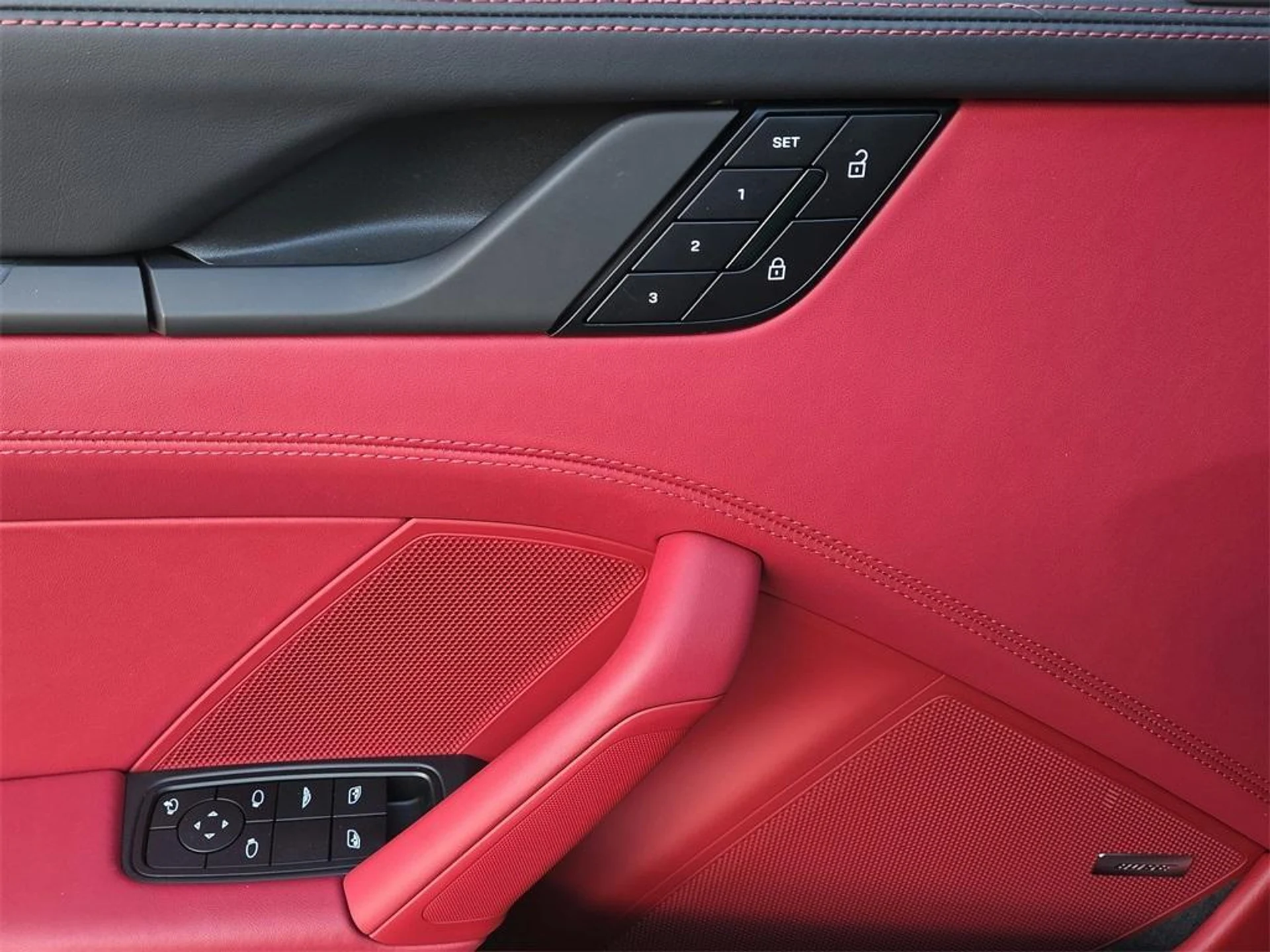 mph007_2950042670_T_Hl_R8m_S48_UGH_5y_Yrdia_AT_Syo_HE_773bdd3738