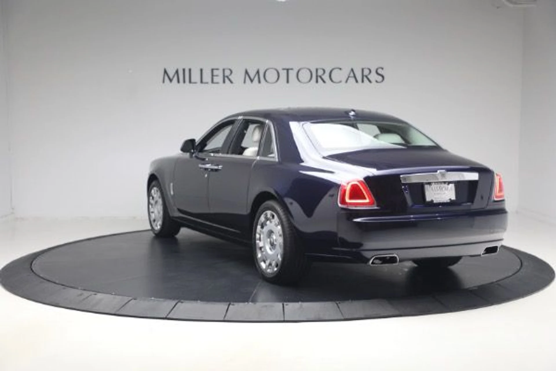 mph007_2955922935_Used_2014_Rolls_Royce_Ghost_af6e0a149a