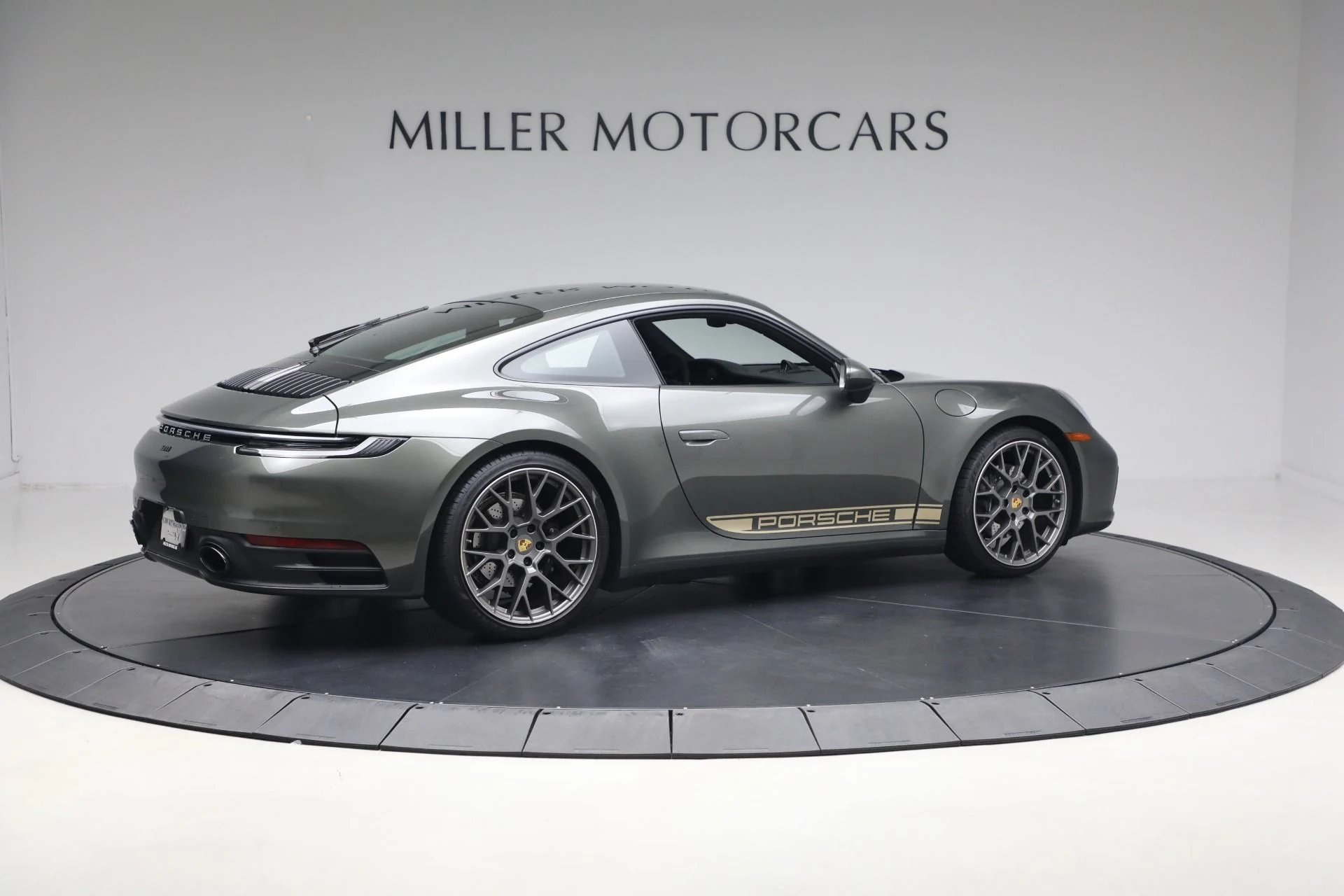 mph007_2955955781_Used_2022_Porsche_911_Carrera_1765579996_39f1edb31e