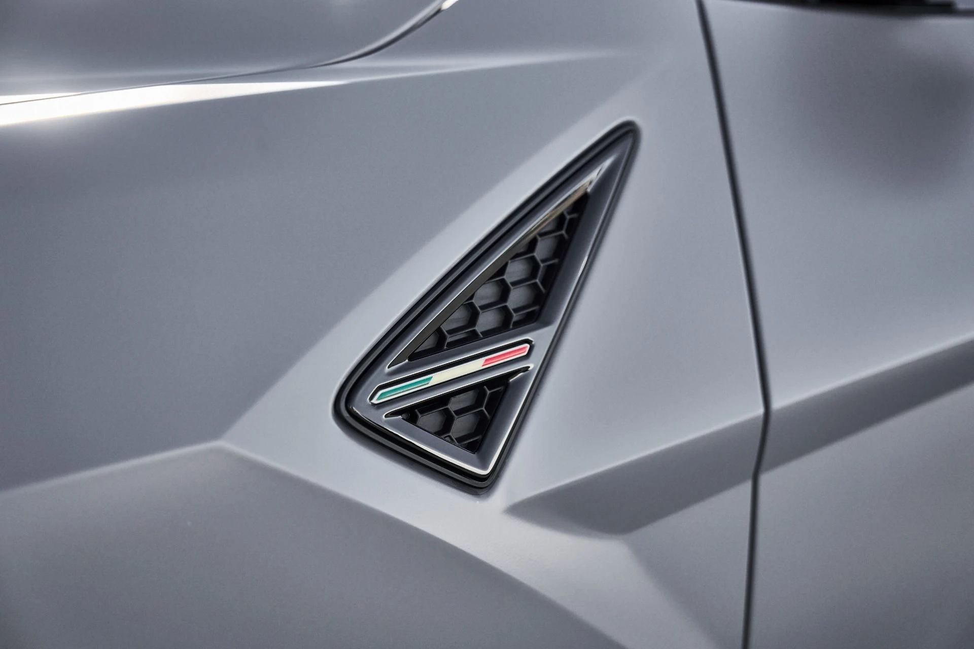 mph007_2956287672_Used_2024_Lamborghini_Urus_S_1779209009_e10c8d445f