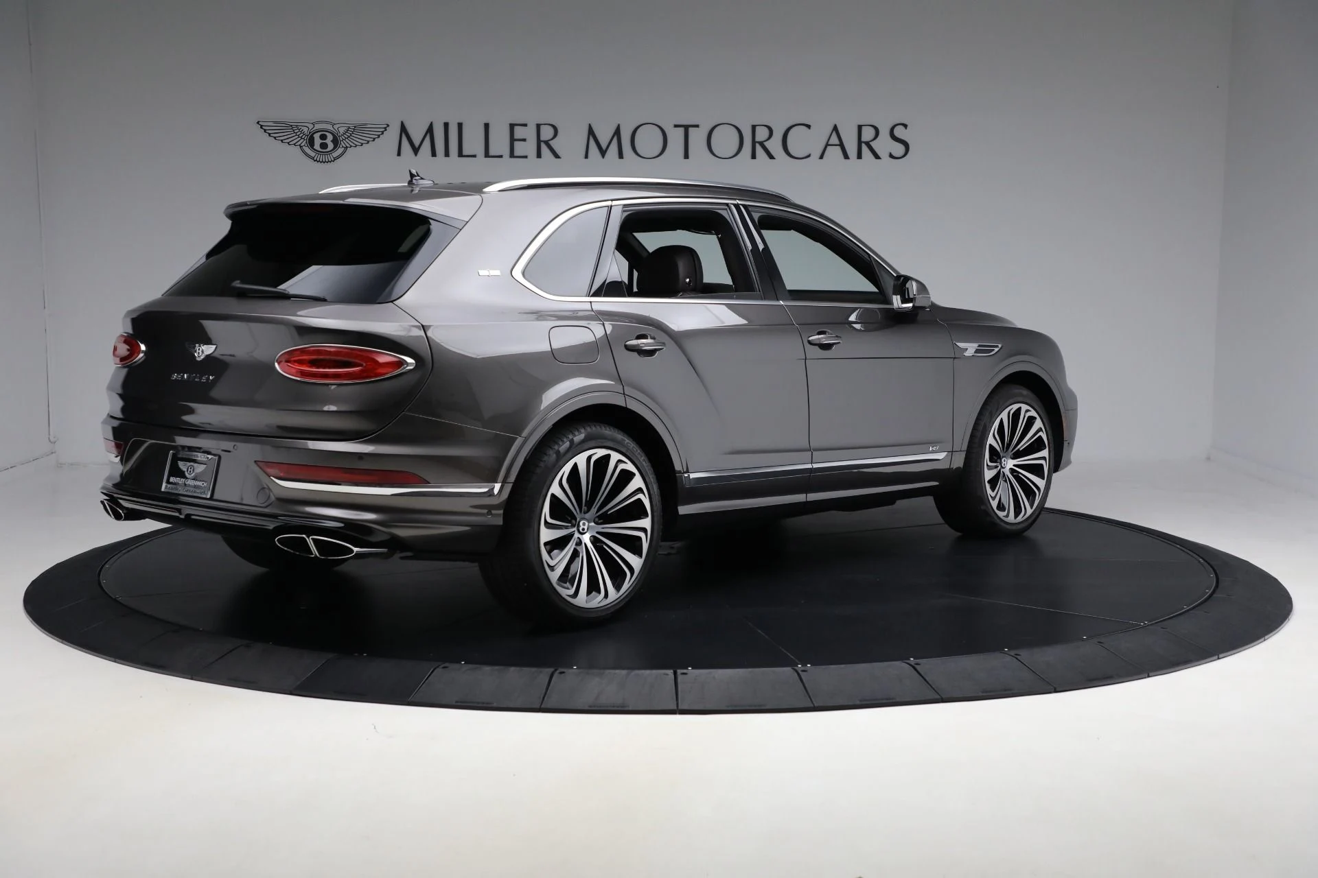 mph007_2967826052_Used_2021_Bentley_Bentayga_First_Edition_V8_1760803209_38b349b4e6