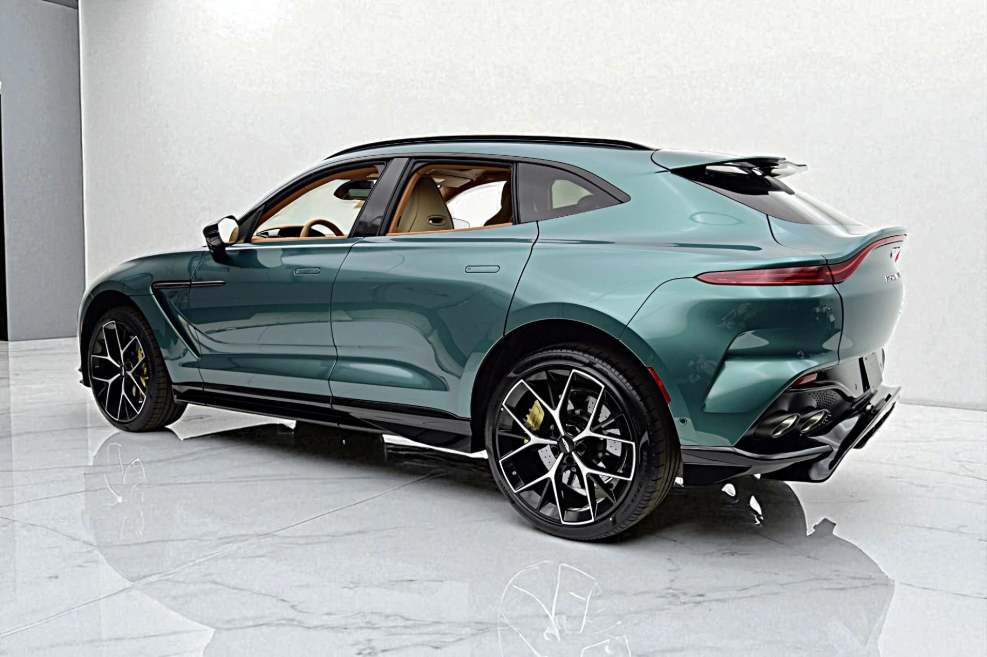 mph007_2972993016_New_2025_Aston_Martin_DBX_707_02bf8822e9