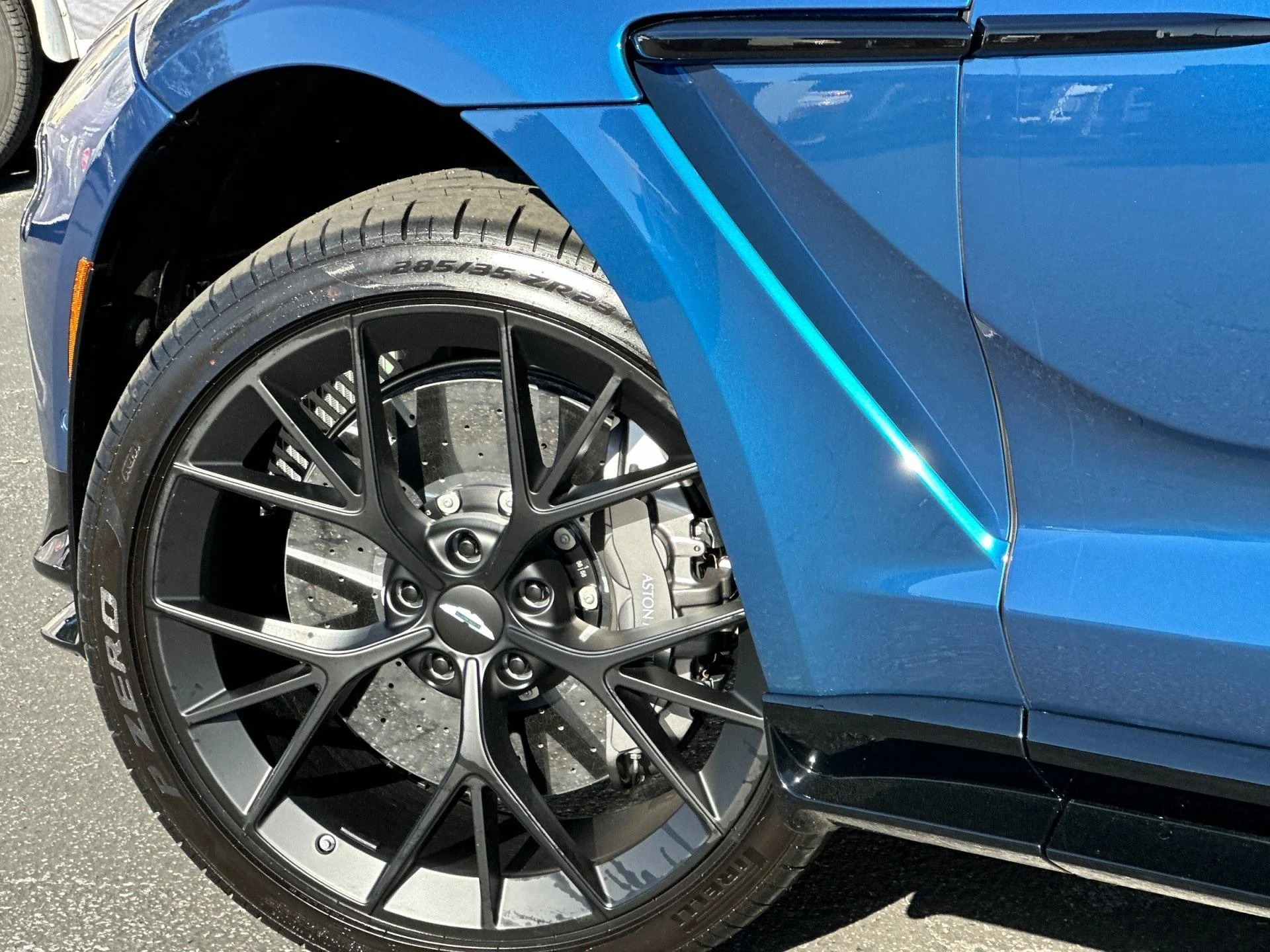 mph007_2975172364_New_2025_Aston_Martin_DBX_707_1761314796_f964f2306c