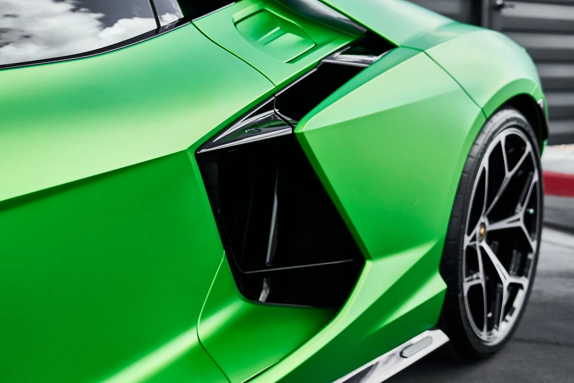 mph007_2976917070_Used_2024_Lamborghini_Revuelto_Base_1789697440_5d5dd62789