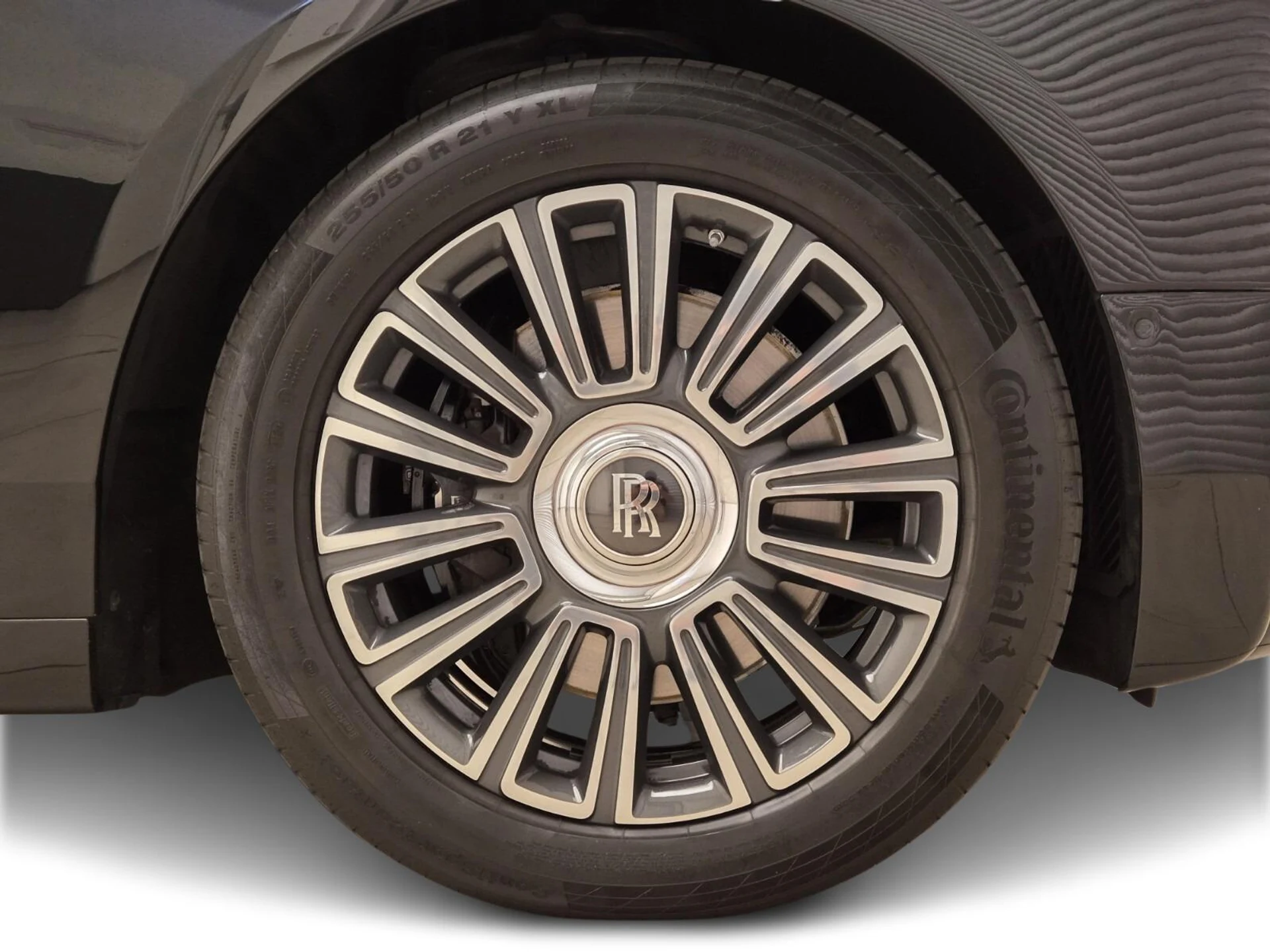 mph007_2978624428_Used_2020_Rolls_Royce_Phantom_1759992219_8dac710749