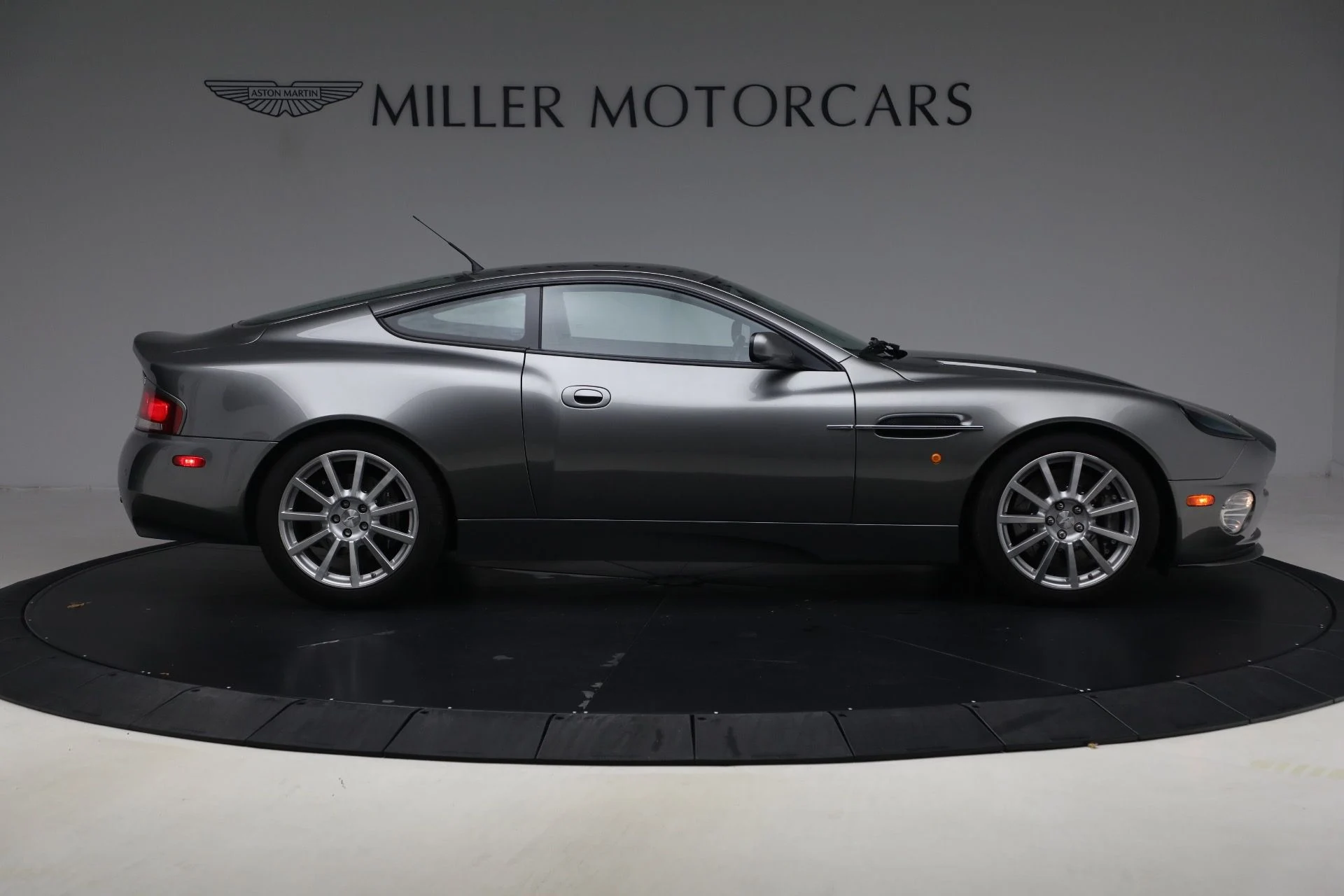 mph007_2980682886_Used_2006_Aston_Martin_V12_Vanquish_S_1792851936_1547b8d0b1