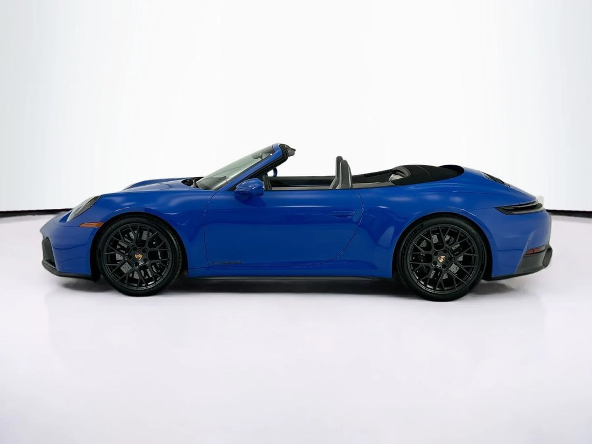 mph007_2984873495_used_2026_porsche_911_spirit70cabriolet_8119_23018992_8_1024_f83d40ba31