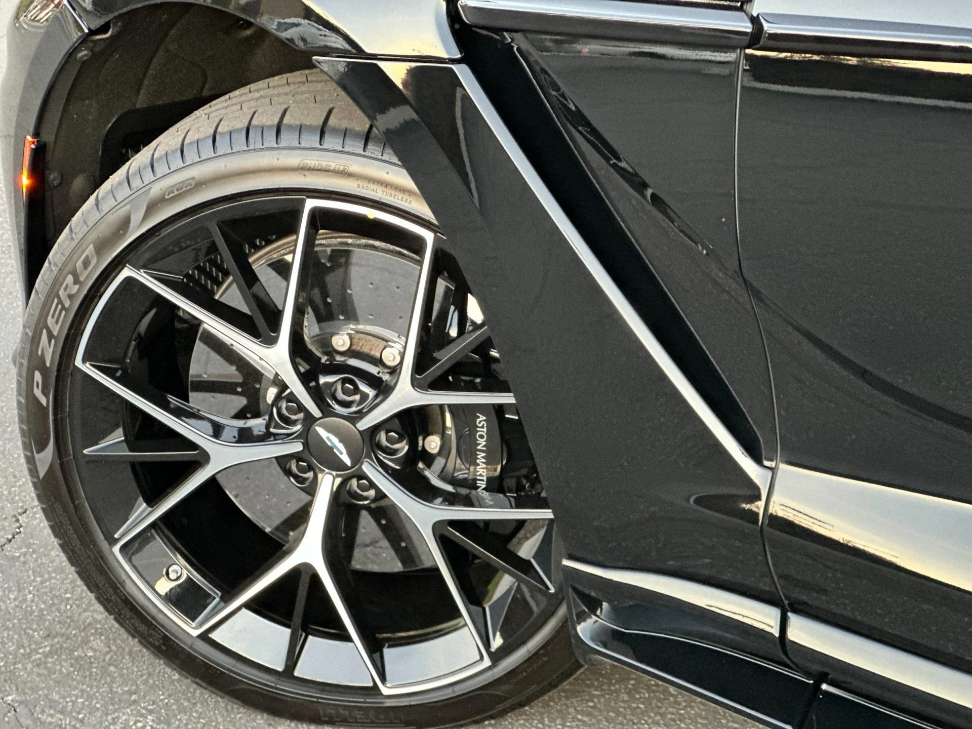 mph007_2987954762_New_2026_Aston_Martin_DBX_707_1764949830_c9a0bda982