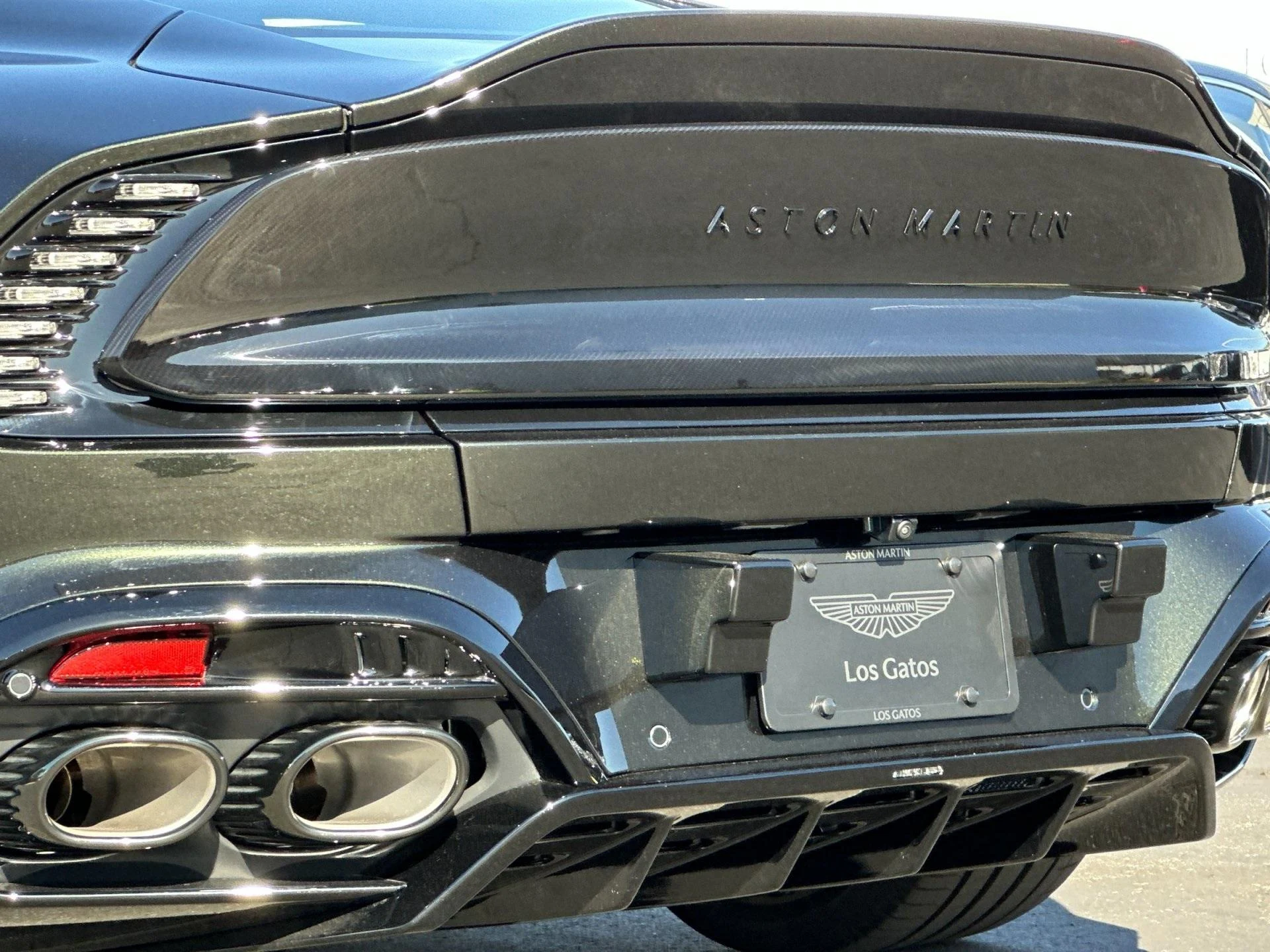 mph007_2989208865_New_2025_Aston_Martin_Vanquish_V12_1758724490_0f2085374a