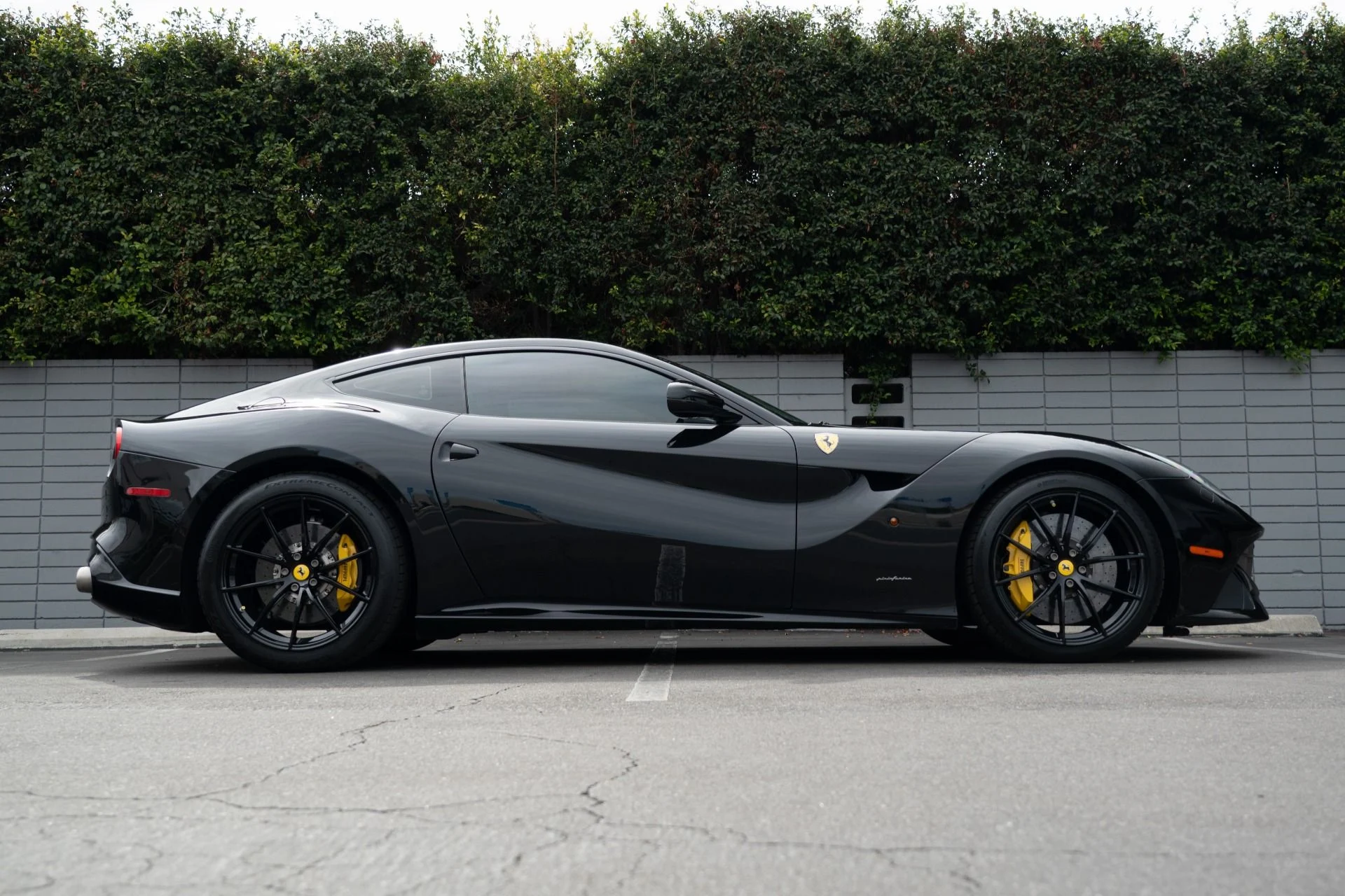 mph007_2994337269_Used_2014_Ferrari_F12berlinetta_1756490493_62ae7249a6
