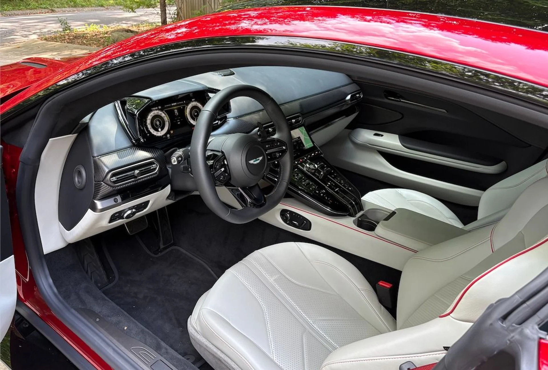 mph007_2997615084_Used_2025_Aston_Martin_Vantage_1753981817_49fb008bbf
