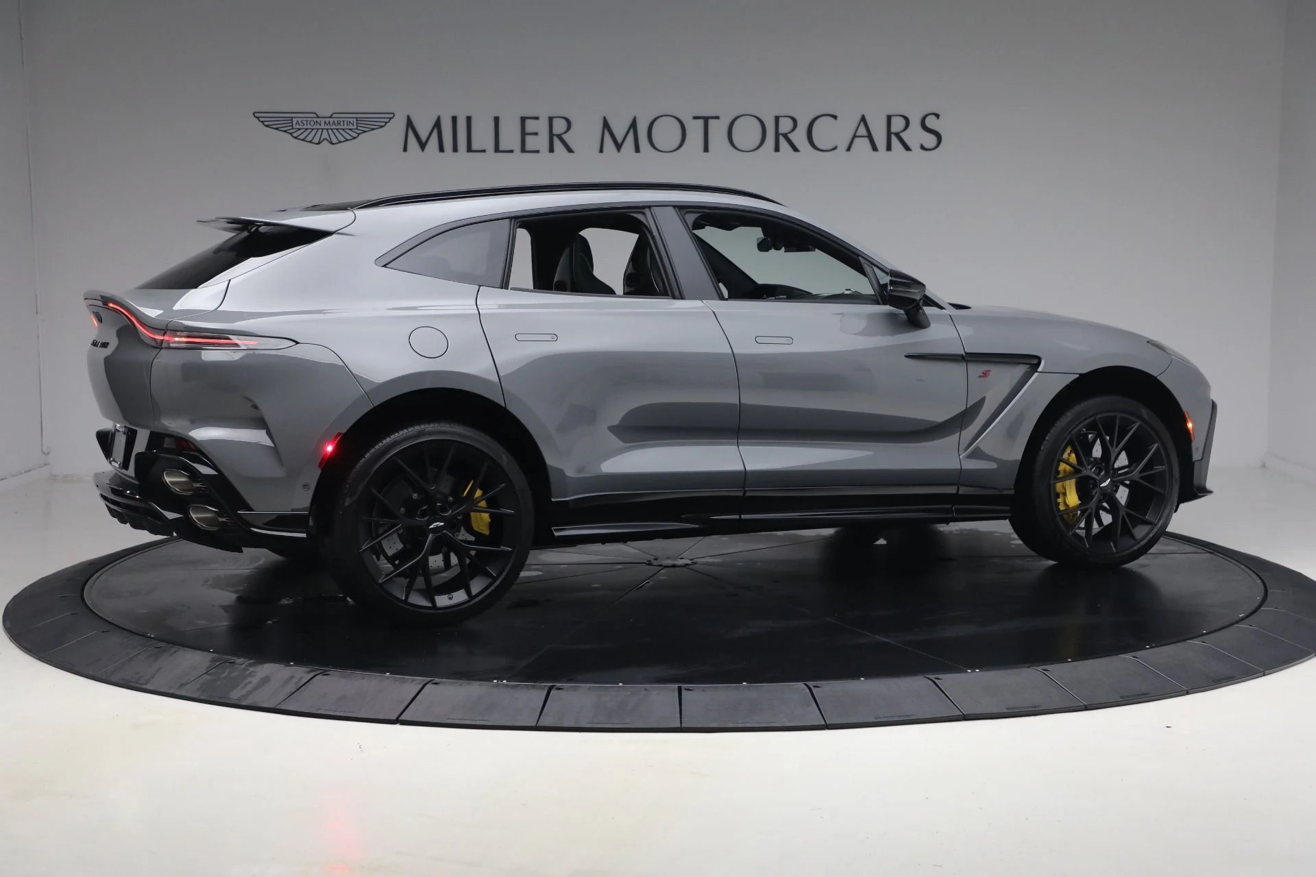 mph007_2999542896_New_2026_Aston_Martin_DBX_S_1787860689_cd0899076b
