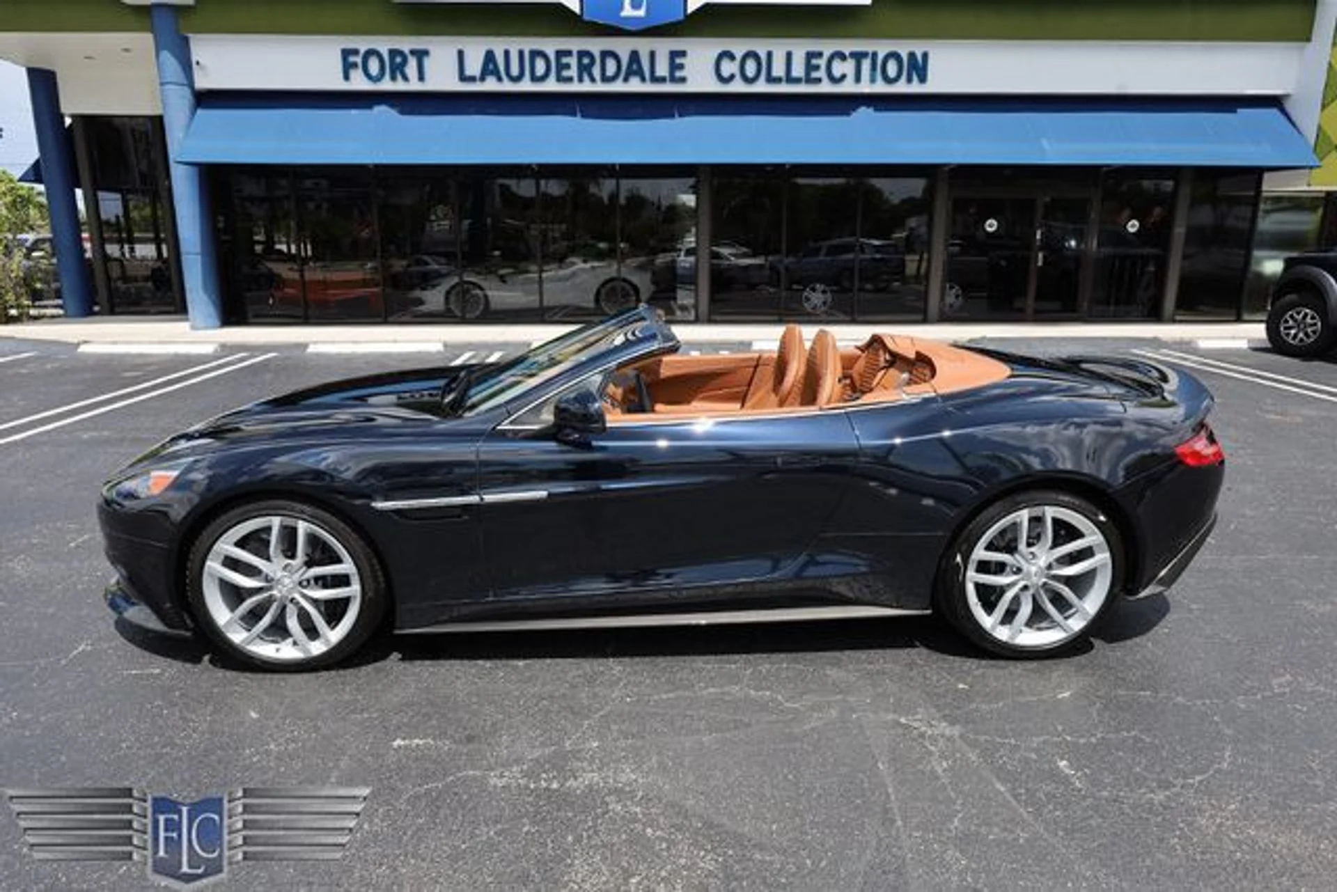 mph007_3012445158_used_2016_aston_martin_vanquish_2drvolante_6305_23035599_12_640_960f67dce1