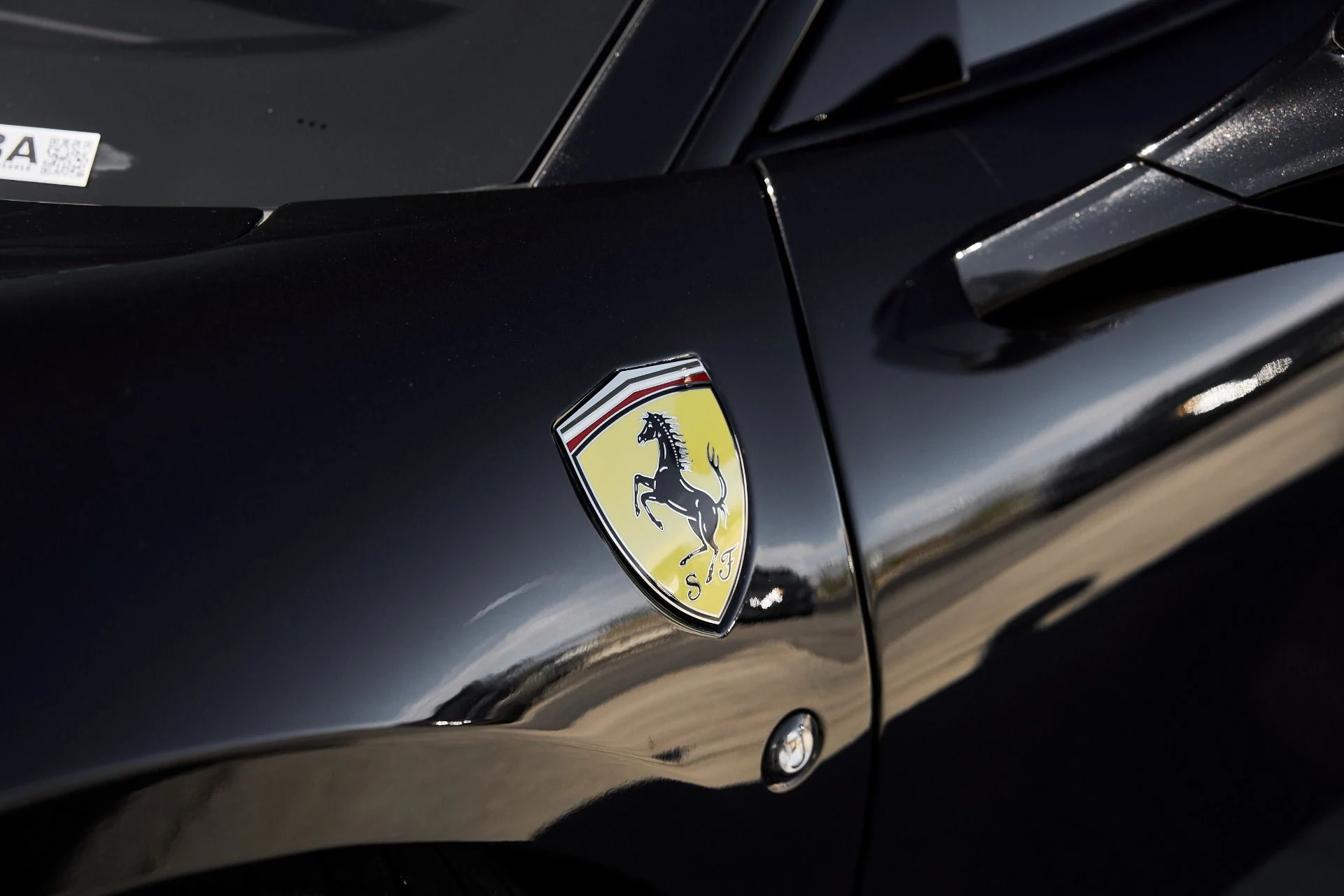 mph007_3018942255_Used_2021_Ferrari_F8_Tributo_Base_1761264161_ab9dd58dba