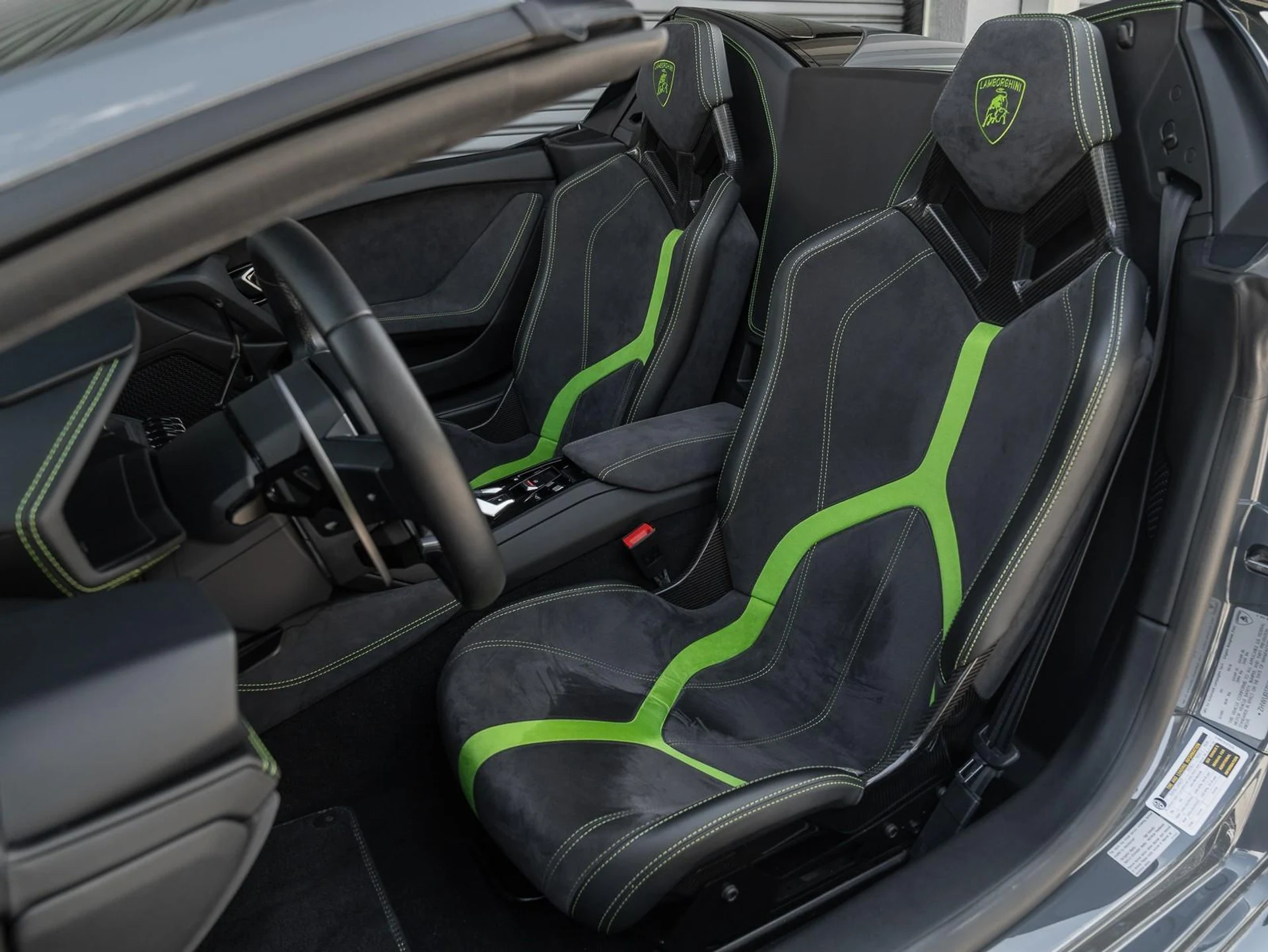 mph007_3026097482_Used_2016_Lamborghini_Huracan_LP_610_4_Spyder_1756498185_d4a7097a5c