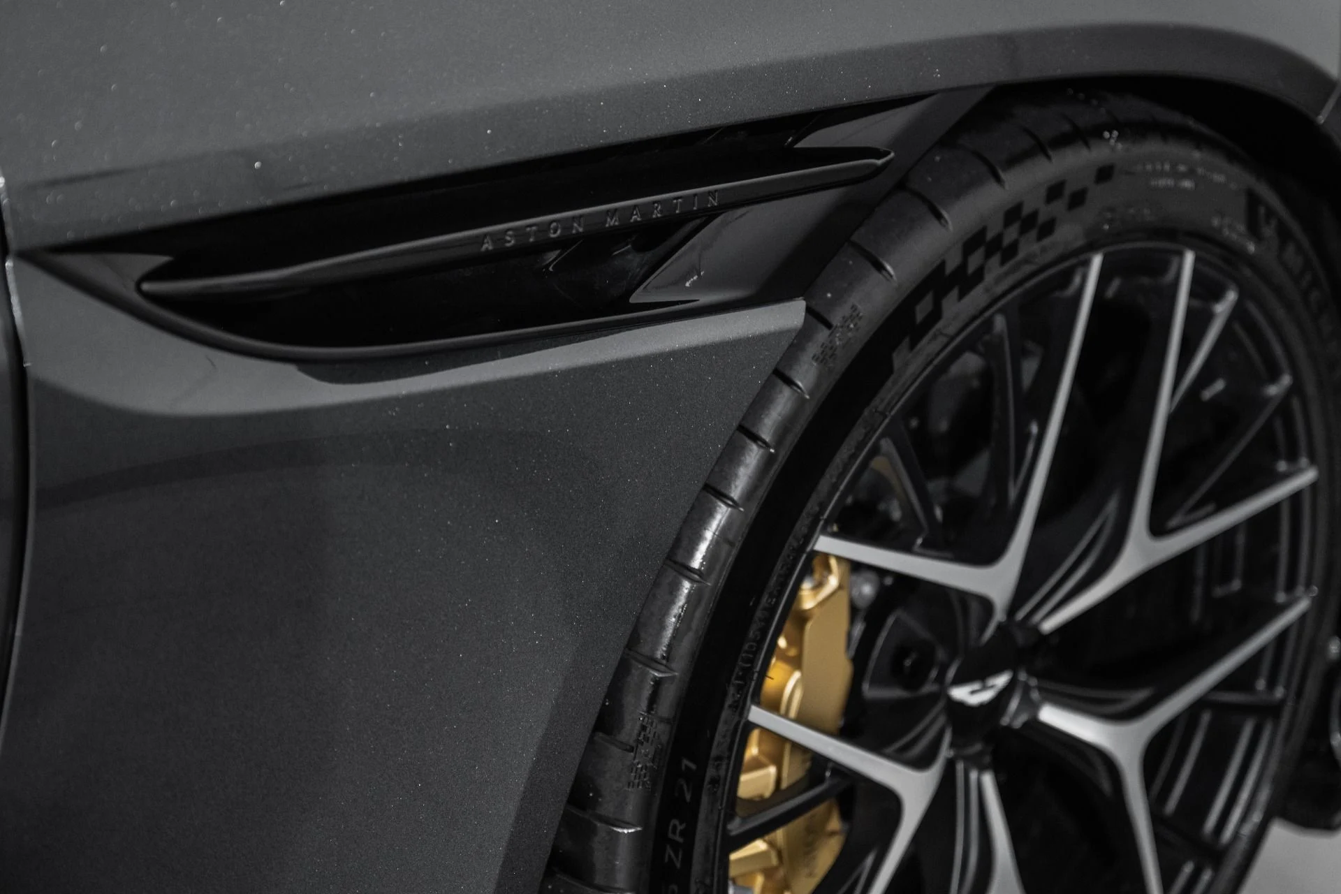 mph007_3026327702_New_2024_Aston_Martin_DB_12_V8_1761150102_0286285b2c