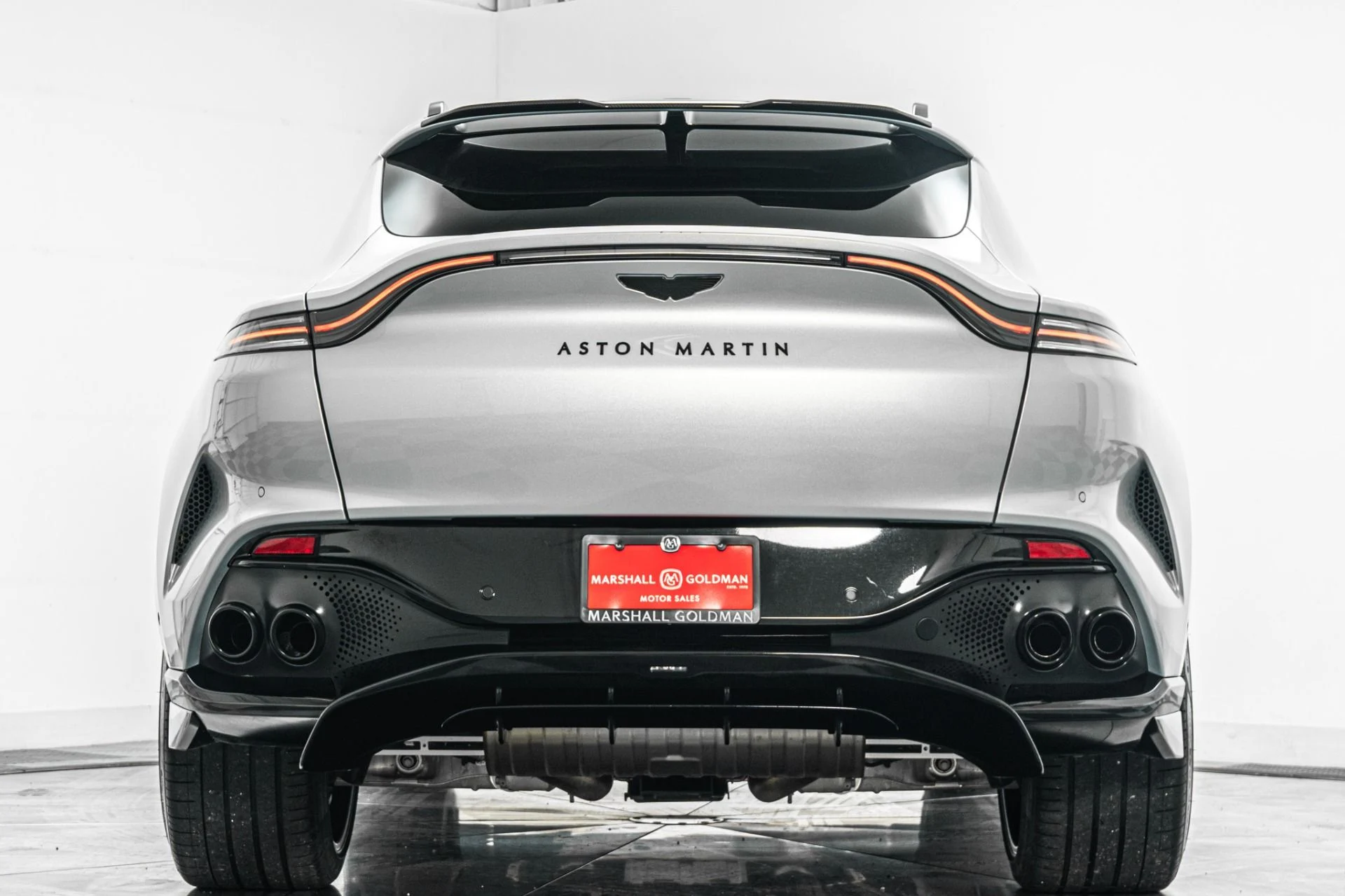 mph007_3037171962_Used_2023_Aston_Martin_DBX_707_1782508763_6378d46d57