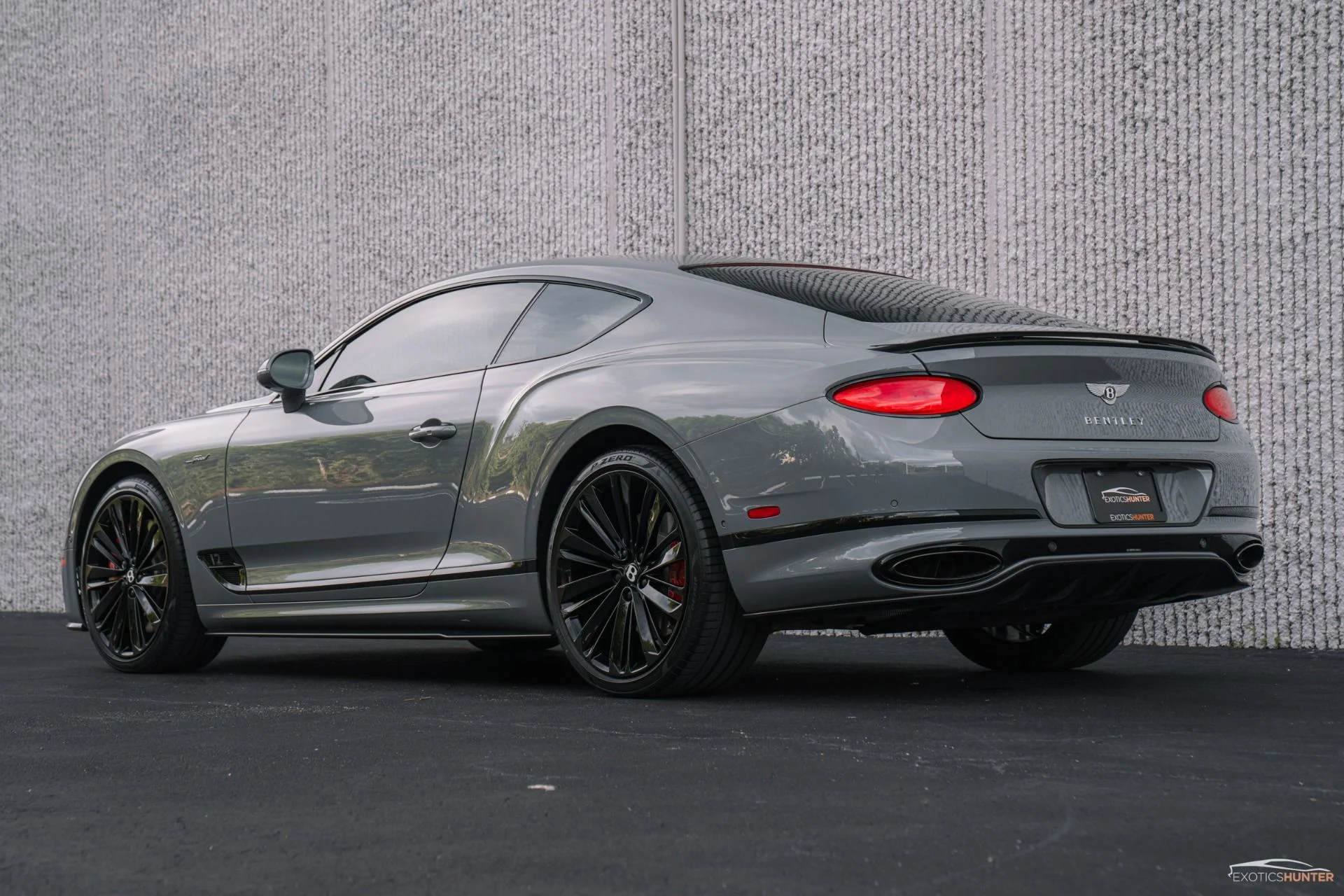 mph007_3037924588_Used_2022_Bentley_Continental_GT_Speed_in_Camrian_Grey_w_Factory_Carbon_Kit_Rotating_Display_1762295522_b6ddc69002